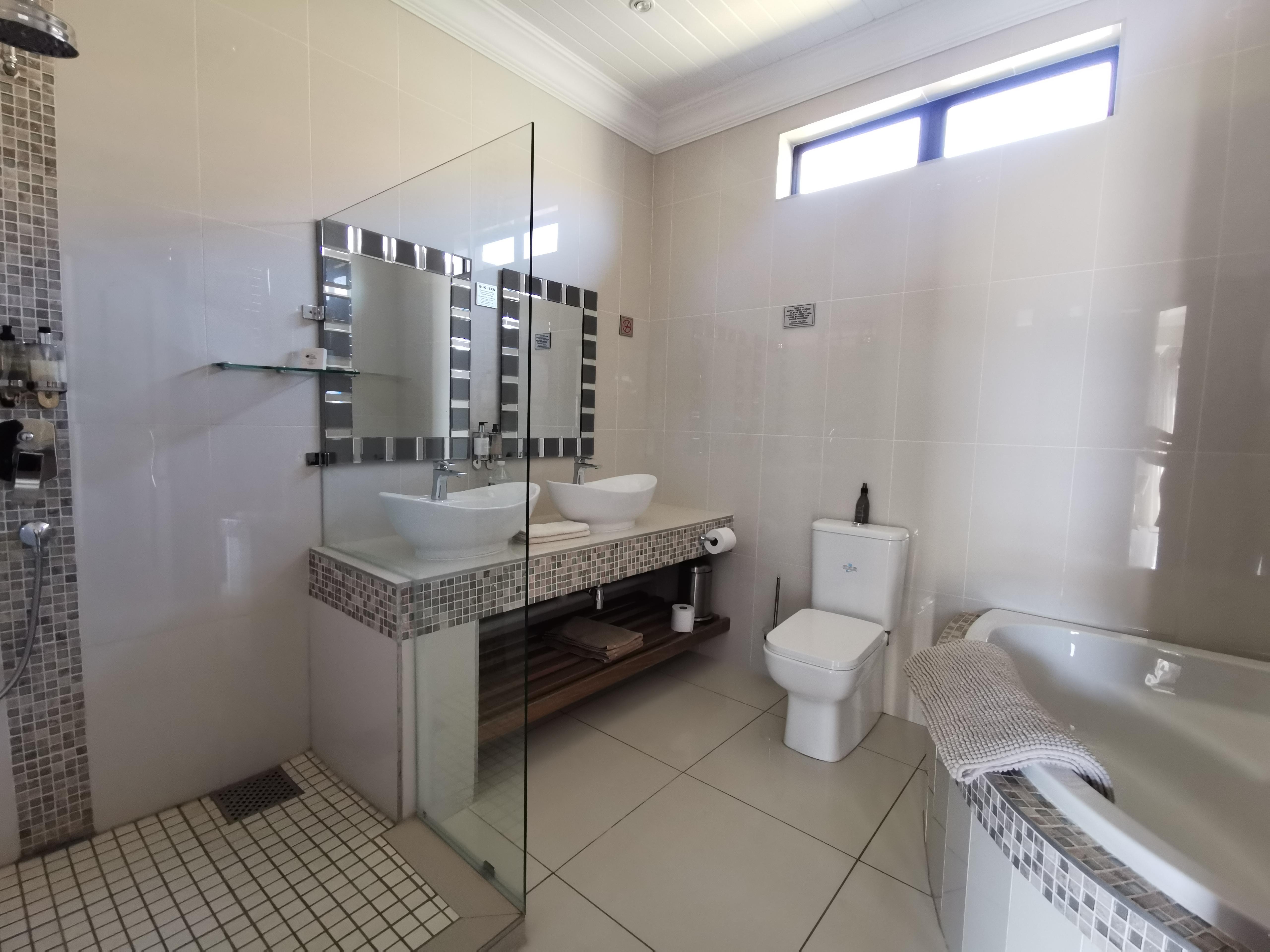 392m² EXCITING DIVERSE INCOME FARMING ACTIVITY IN TOURISM MECCA OF CLARENS, FREE STATE, SOUTH AFRICA