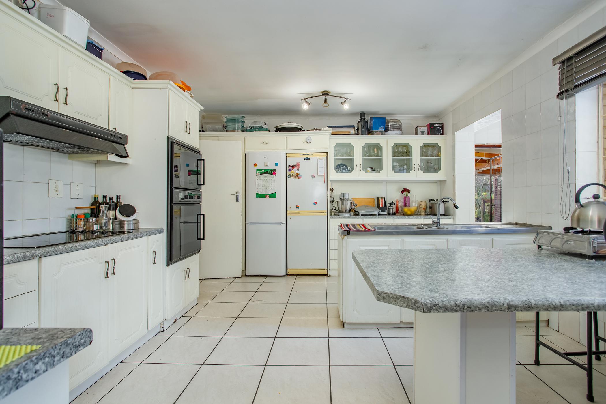 788m² We present a lovely, 4 Bedroom House