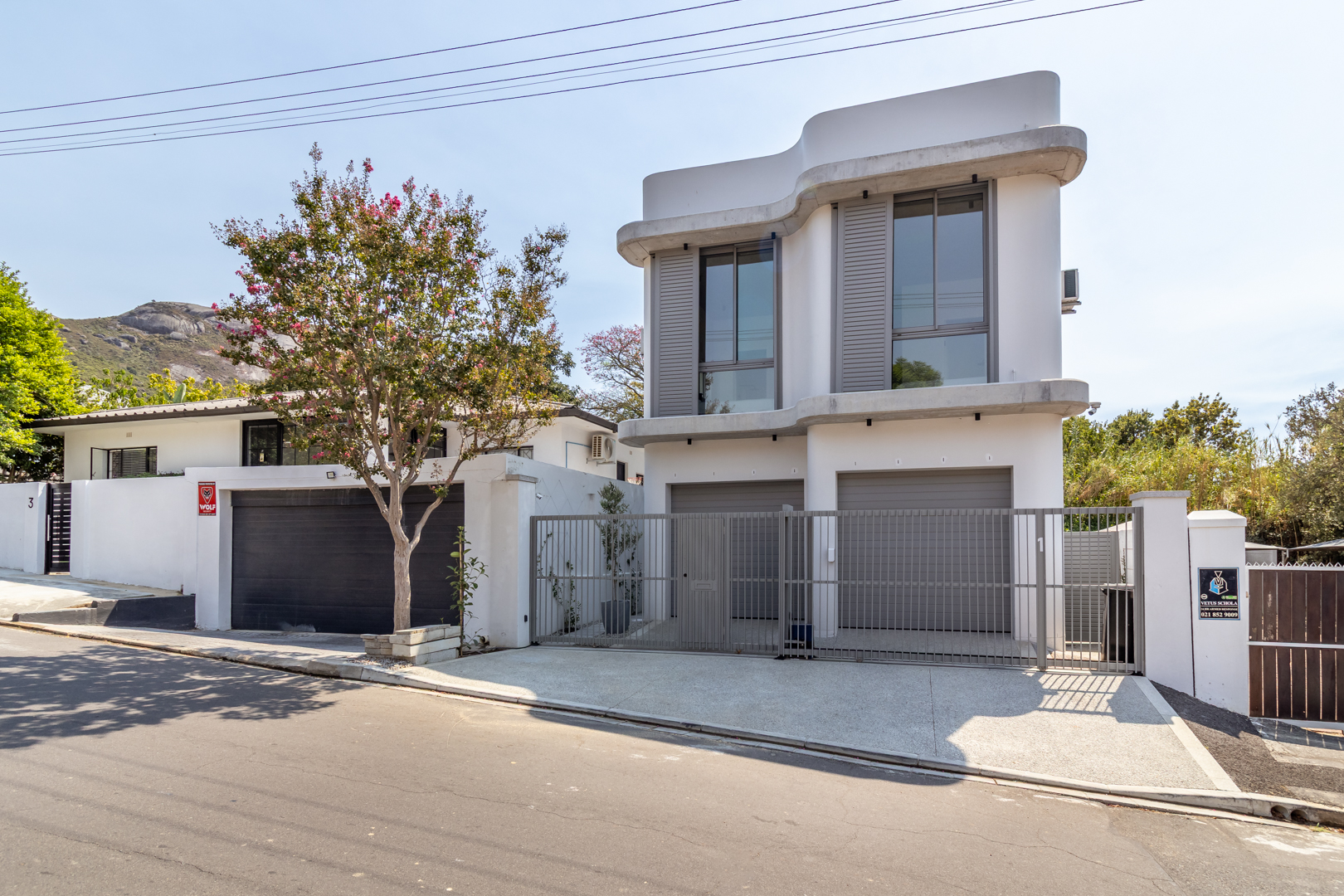 201m² A MASTERPIECE OF MODERN ELEGANCE , LUXURY & DESIGN
