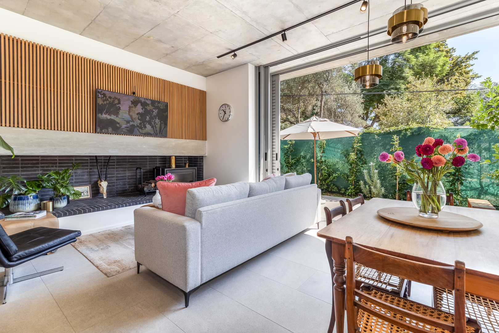 201m² A MASTERPIECE OF MODERN ELEGANCE , LUXURY & DESIGN