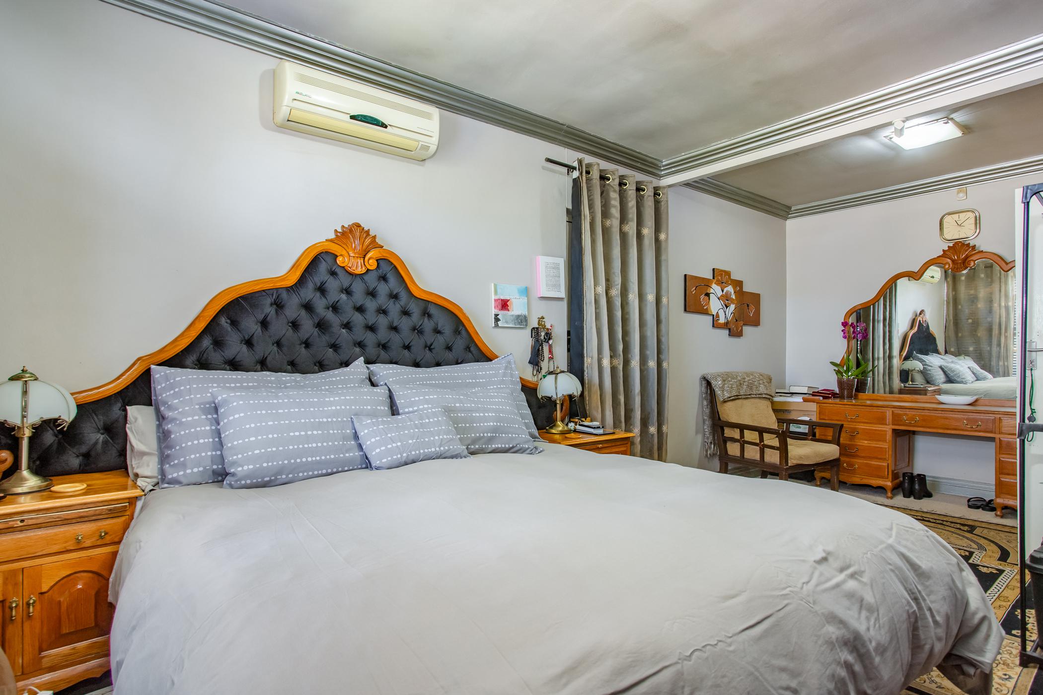 788m² We present a lovely, 4 Bedroom House