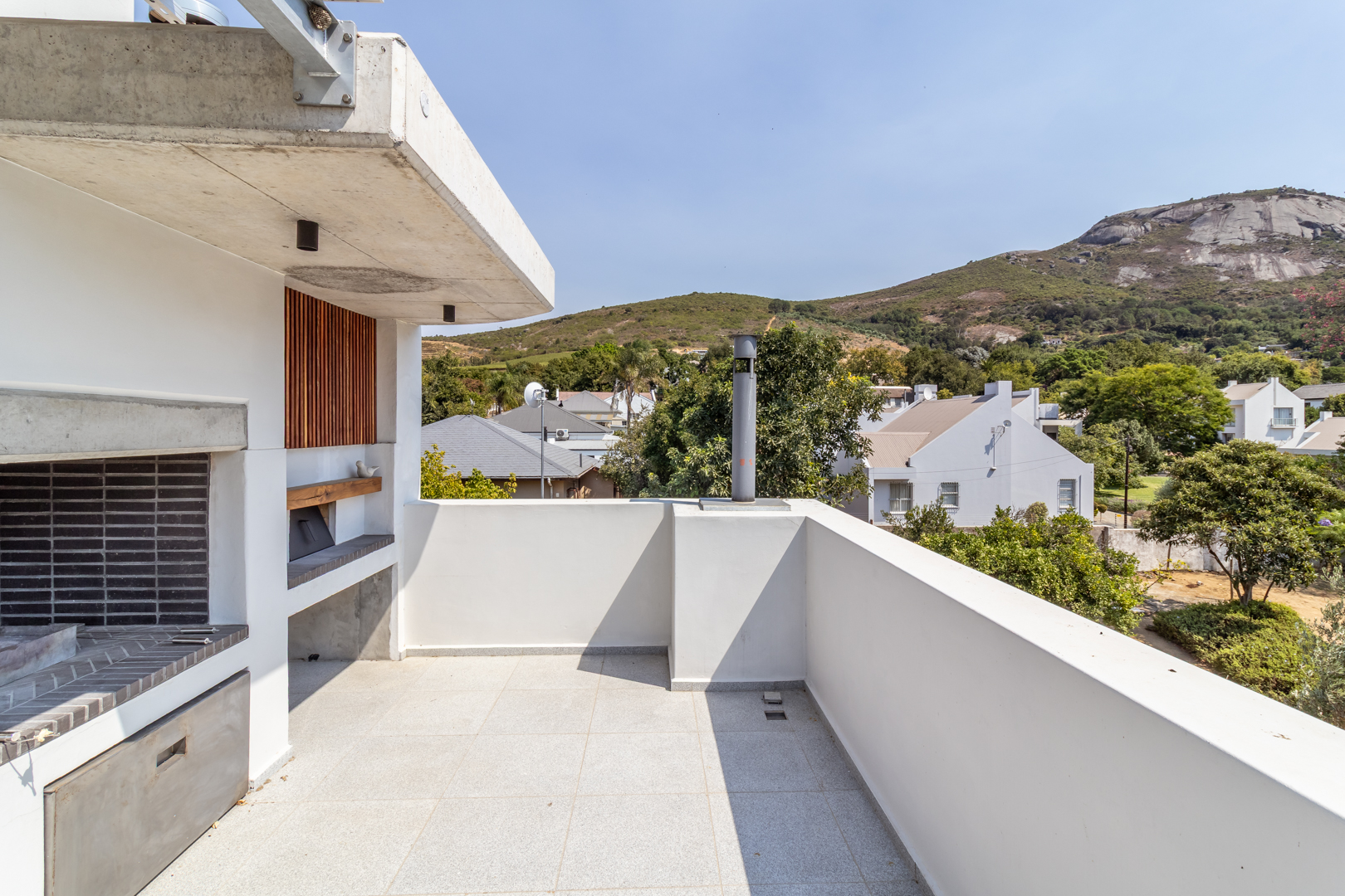 201m² A MASTERPIECE OF MODERN ELEGANCE , LUXURY & DESIGN