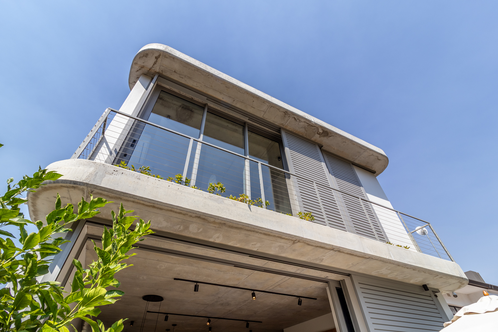 201m² A MASTERPIECE OF MODERN ELEGANCE , LUXURY & DESIGN