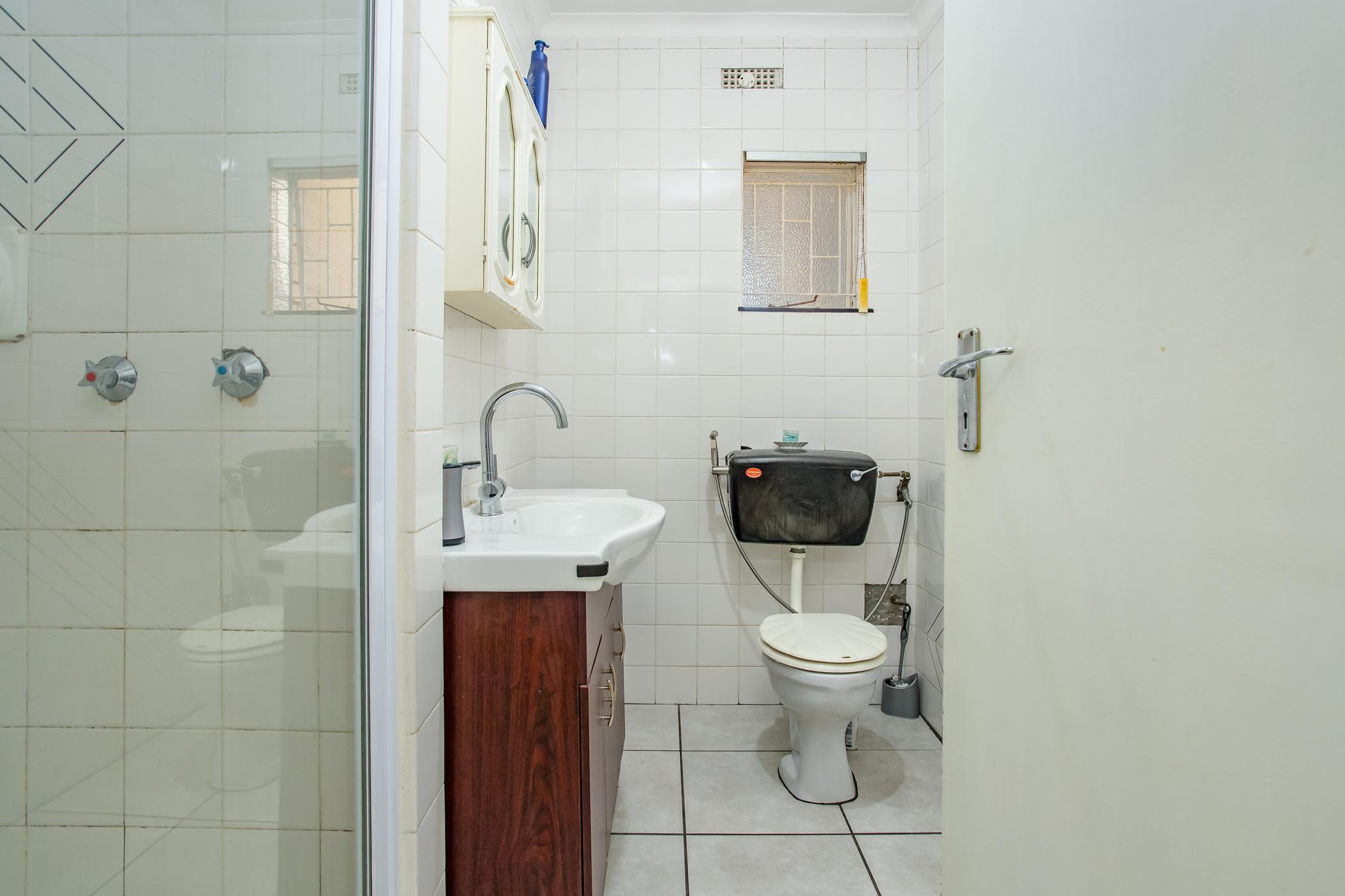 788m² We present a lovely, 4 Bedroom House
