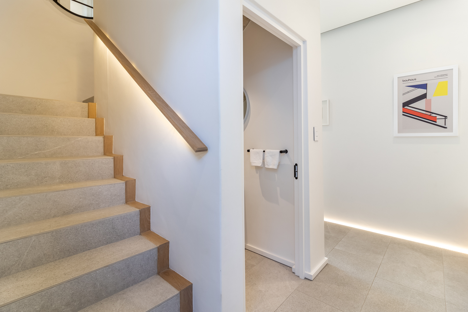 201m² A MASTERPIECE OF MODERN ELEGANCE , LUXURY & DESIGN