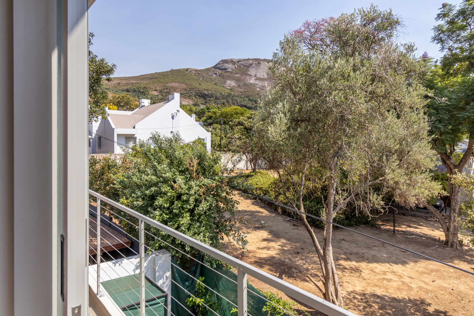 201m² A MASTERPIECE OF MODERN ELEGANCE , LUXURY & DESIGN