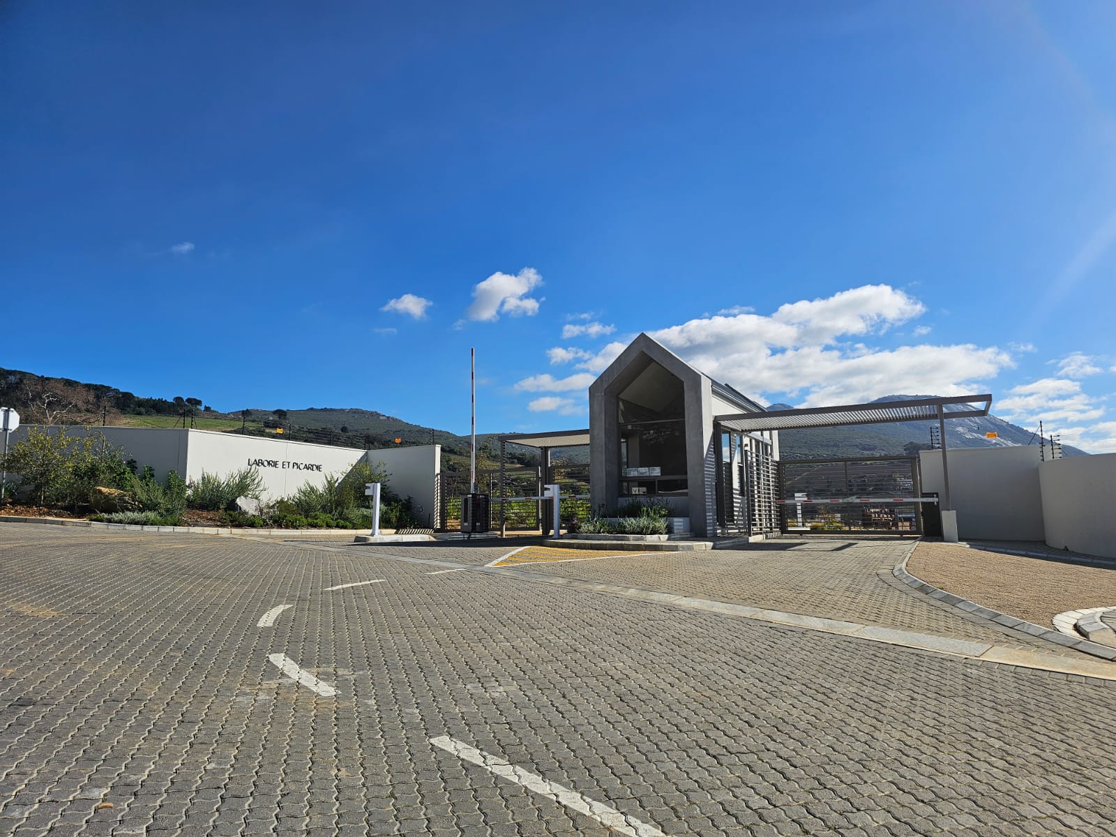 760m² Some addresses simply give you a home... others give you a lifestyle.