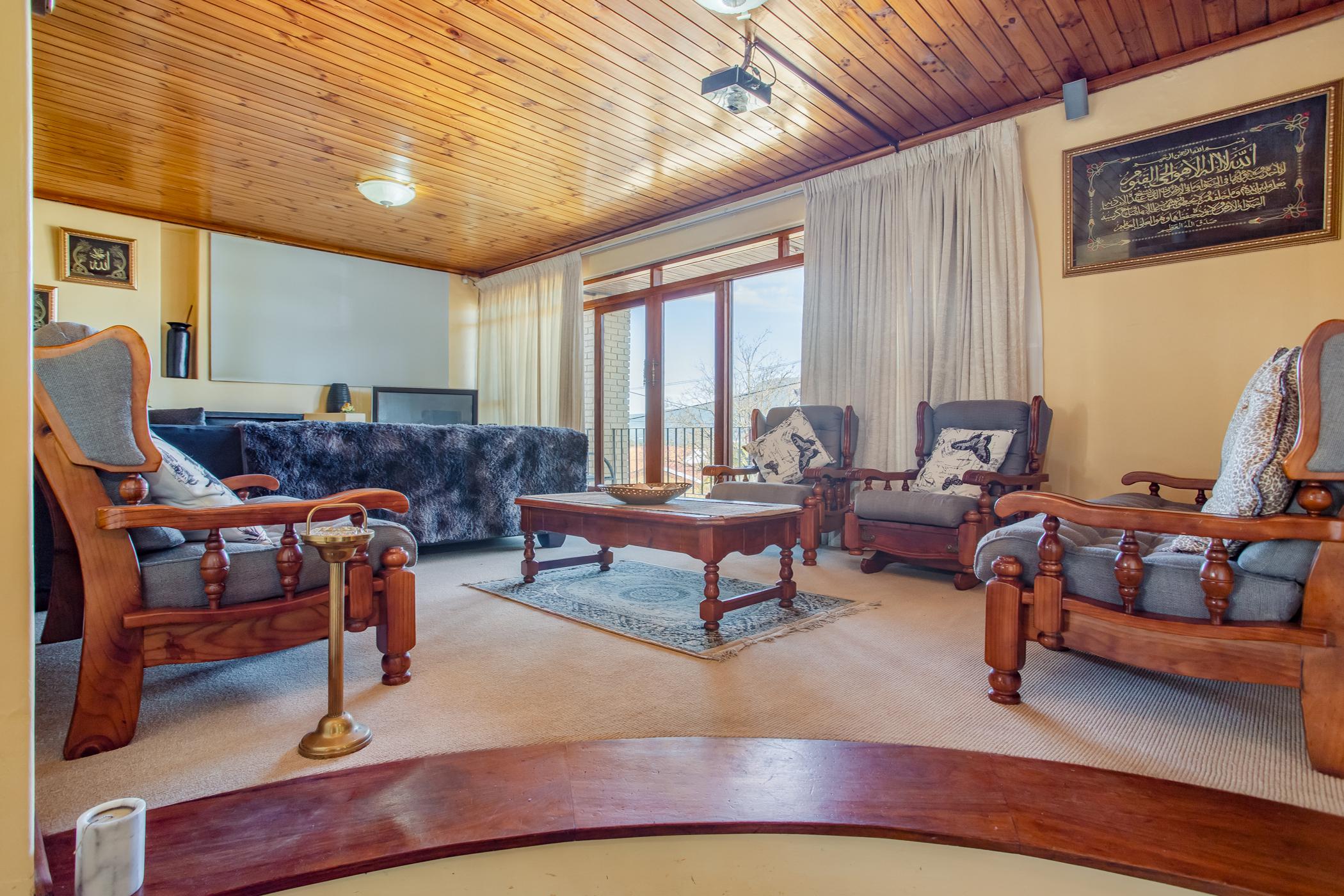 788m² We present a lovely, 4 Bedroom House