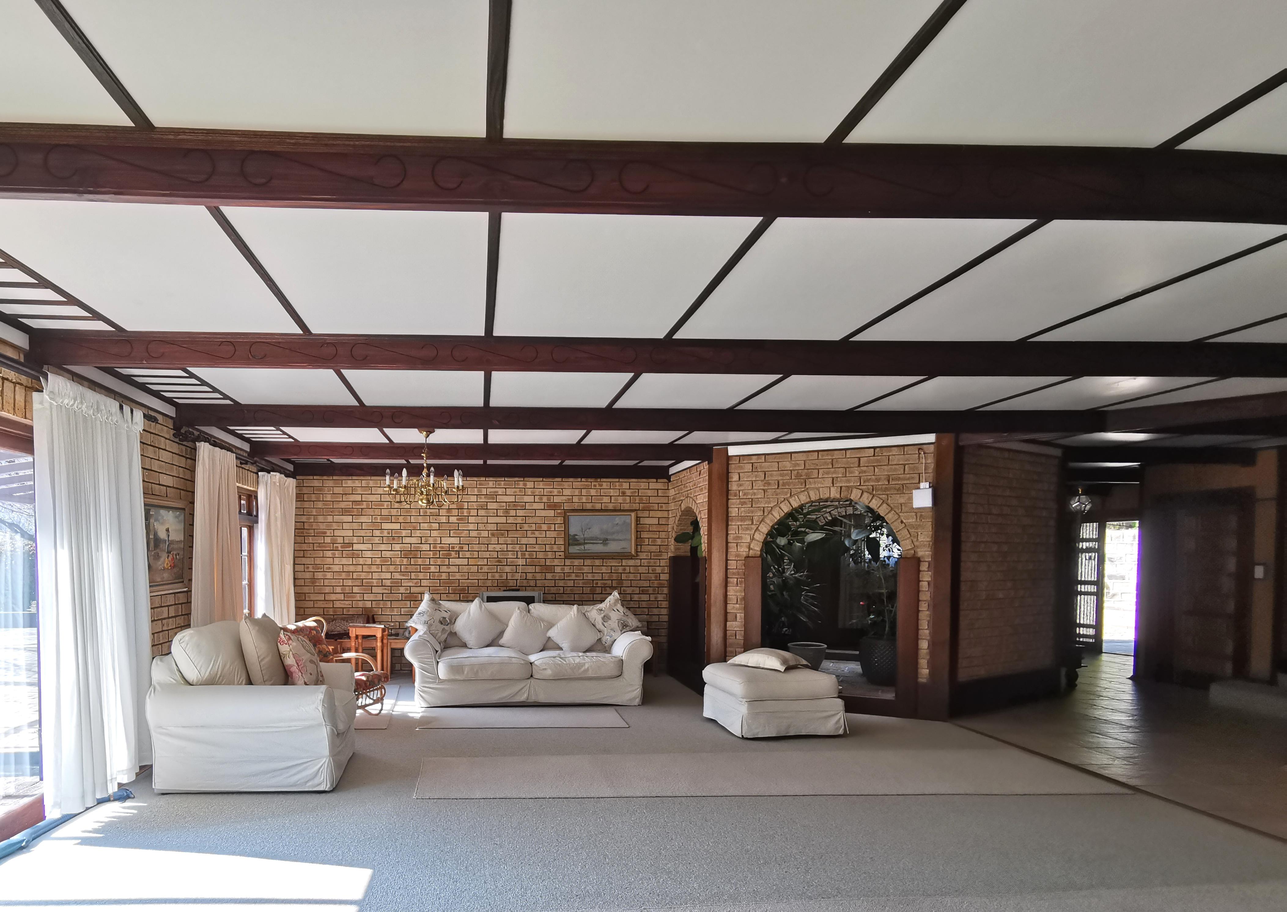 392m² EXCITING DIVERSE INCOME FARMING ACTIVITY IN TOURISM MECCA OF CLARENS, FREE STATE, SOUTH AFRICA