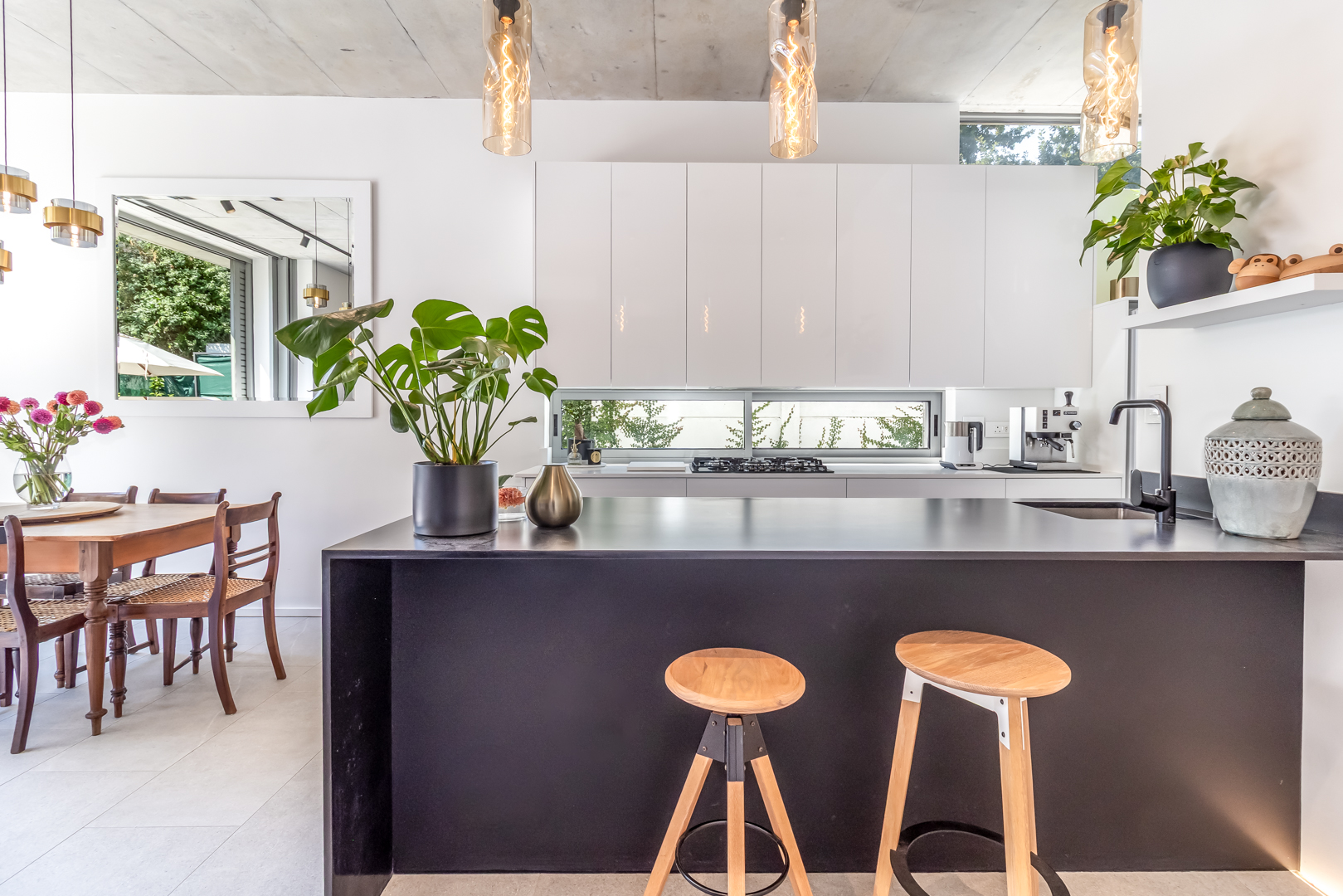 201m² A MASTERPIECE OF MODERN ELEGANCE , LUXURY & DESIGN