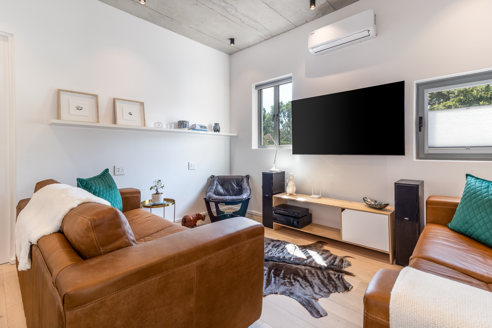 201m² A MASTERPIECE OF MODERN ELEGANCE , LUXURY & DESIGN