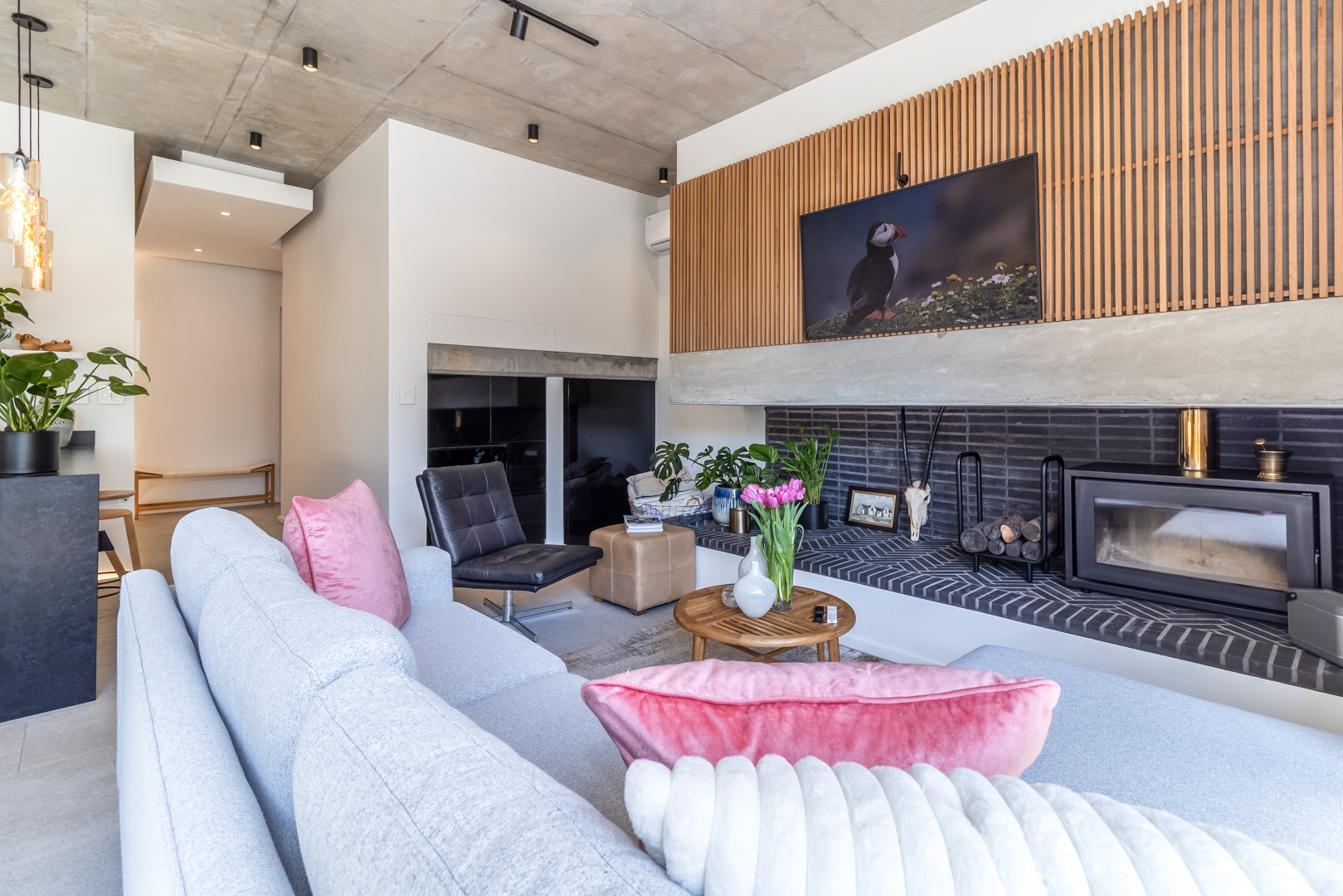 201m² A MASTERPIECE OF MODERN ELEGANCE , LUXURY & DESIGN