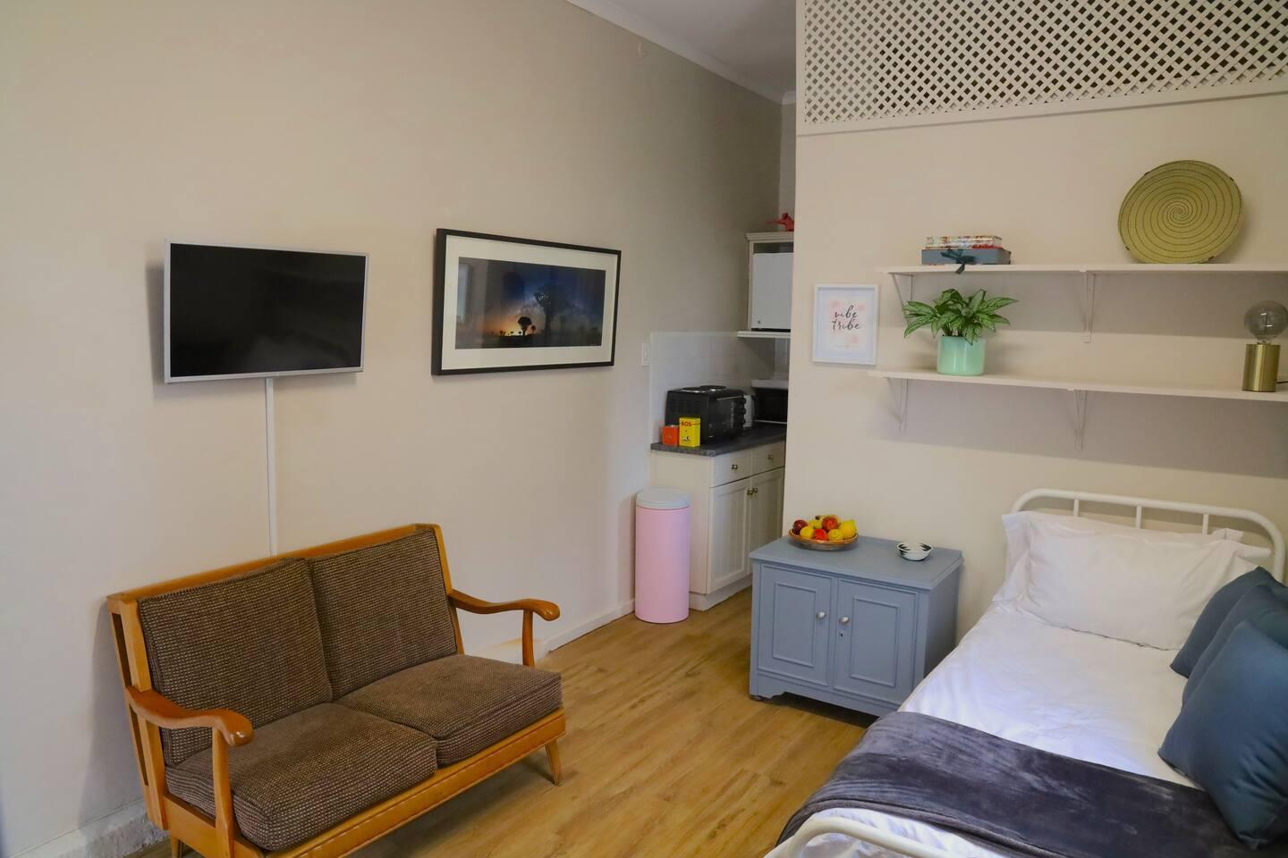 0m² Charming Furnished Apartment for professional working female