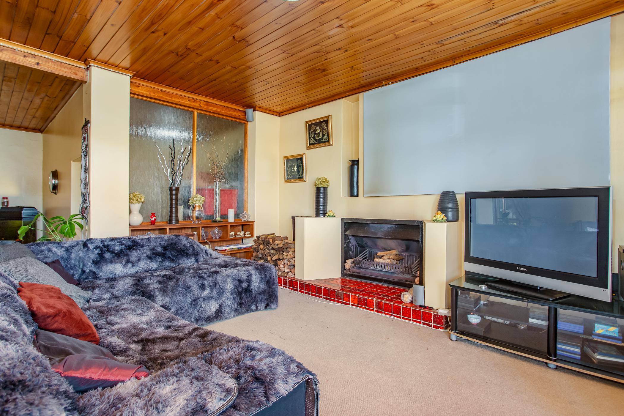 788m² We present a lovely, 4 Bedroom House