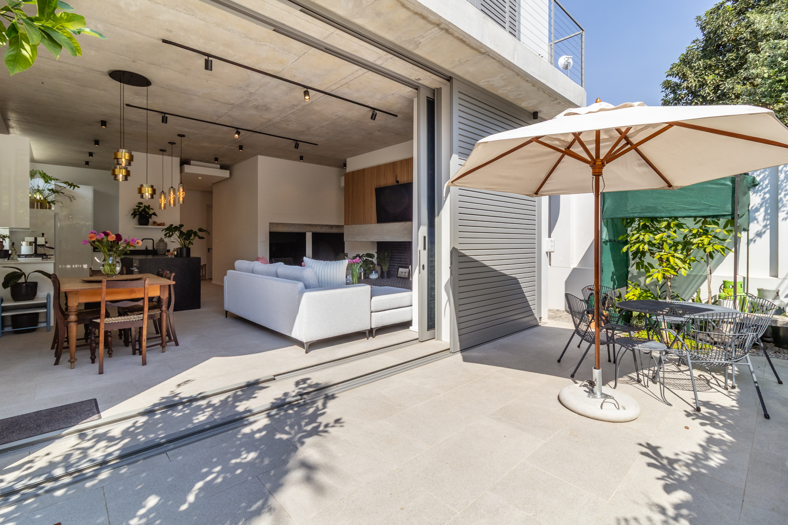 201m² A MASTERPIECE OF MODERN ELEGANCE , LUXURY & DESIGN