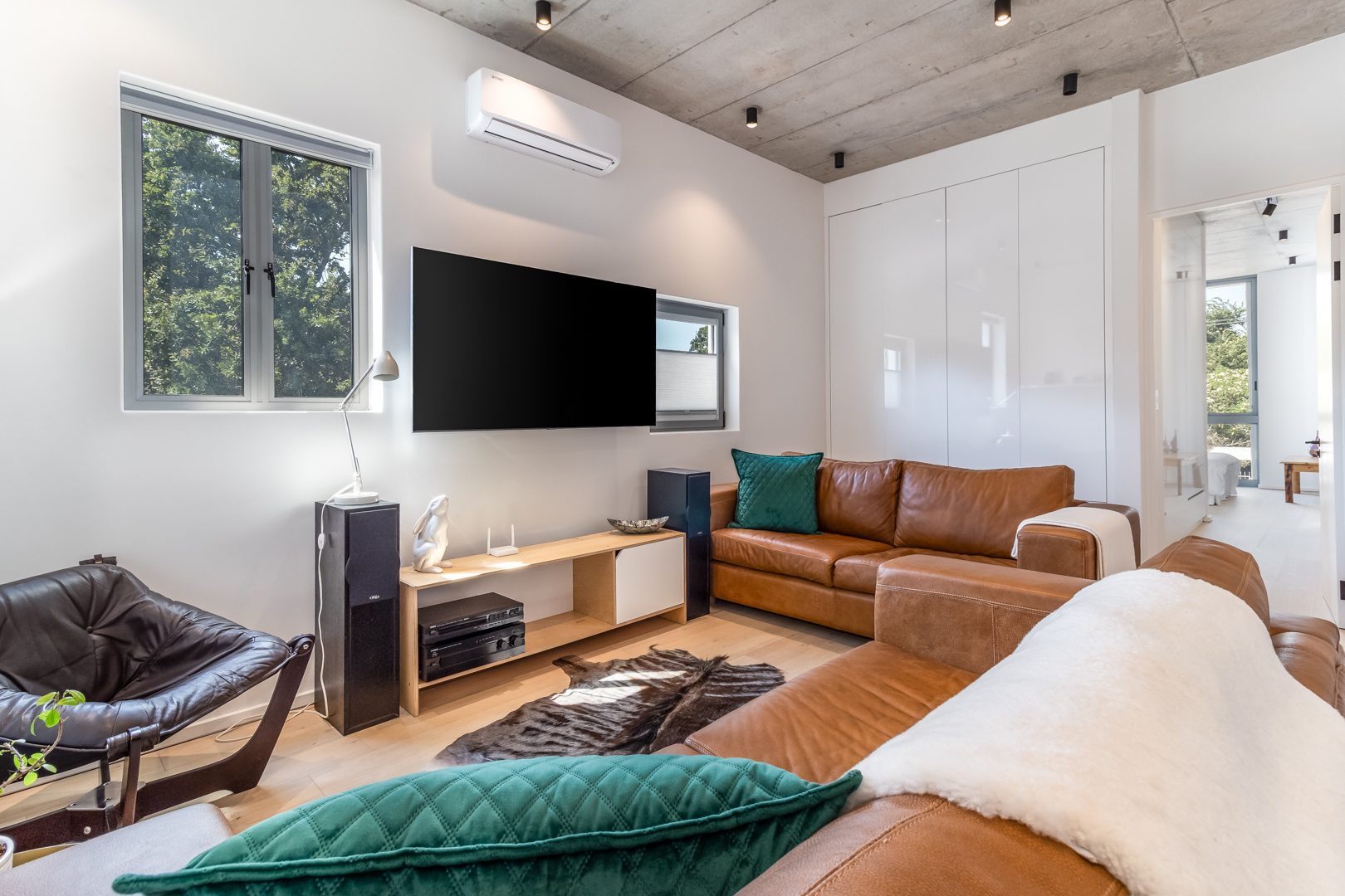 201m² A MASTERPIECE OF MODERN ELEGANCE , LUXURY & DESIGN