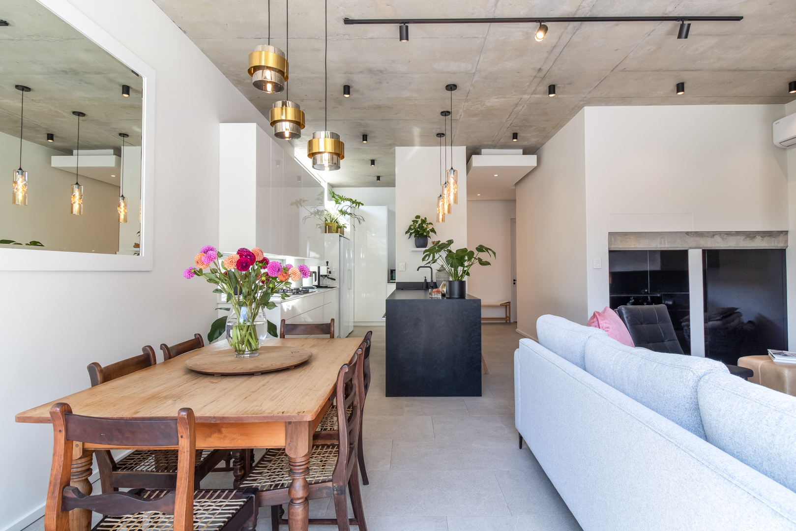 201m² A MASTERPIECE OF MODERN ELEGANCE , LUXURY & DESIGN