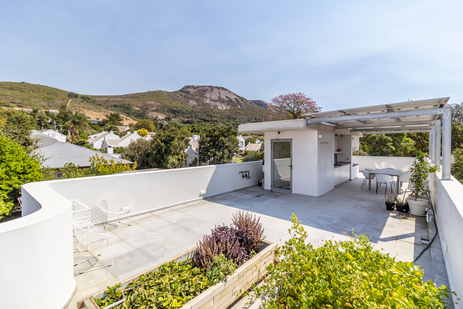 201m² A MASTERPIECE OF MODERN ELEGANCE , LUXURY & DESIGN