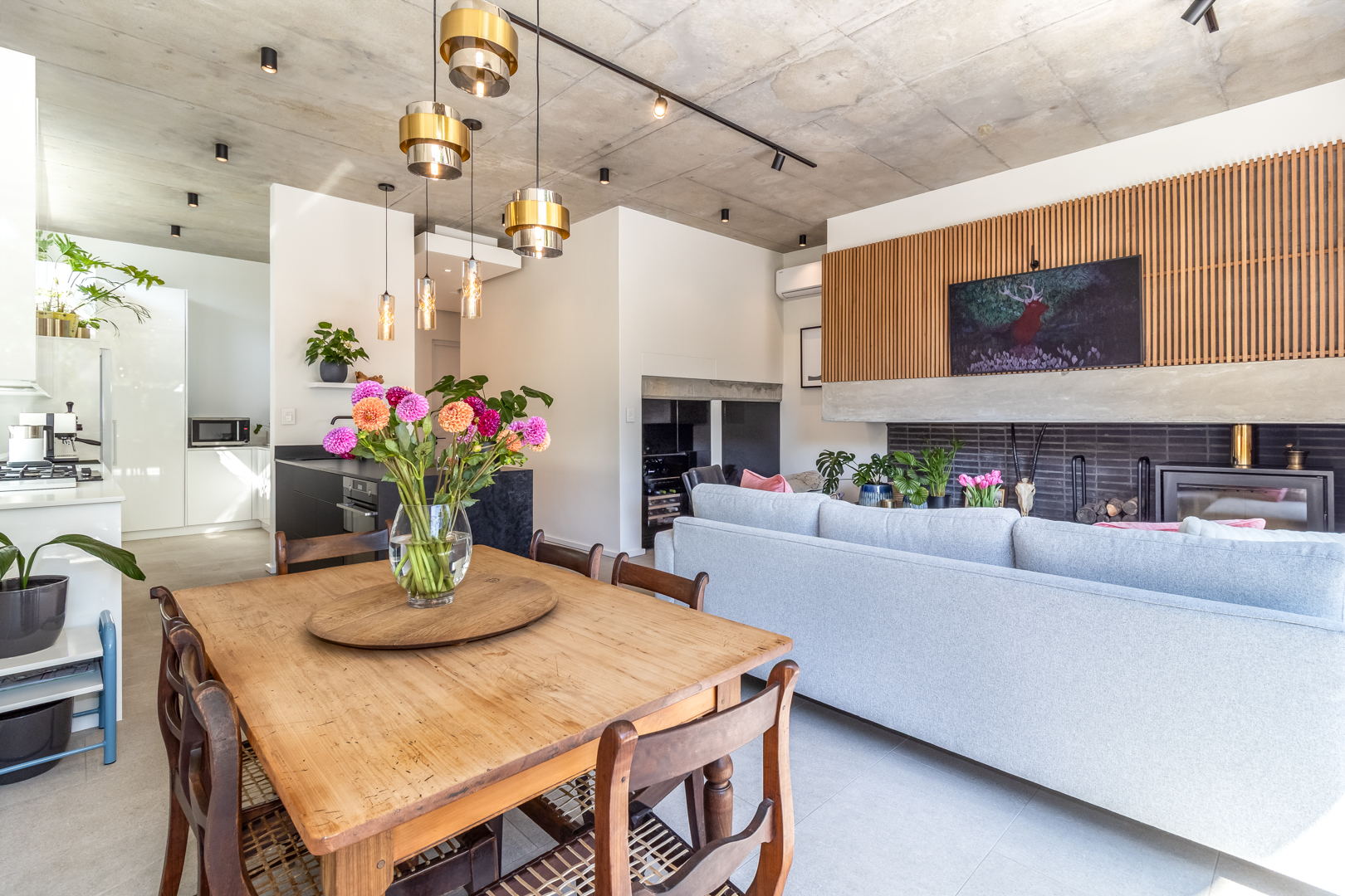 201m² A MASTERPIECE OF MODERN ELEGANCE , LUXURY & DESIGN
