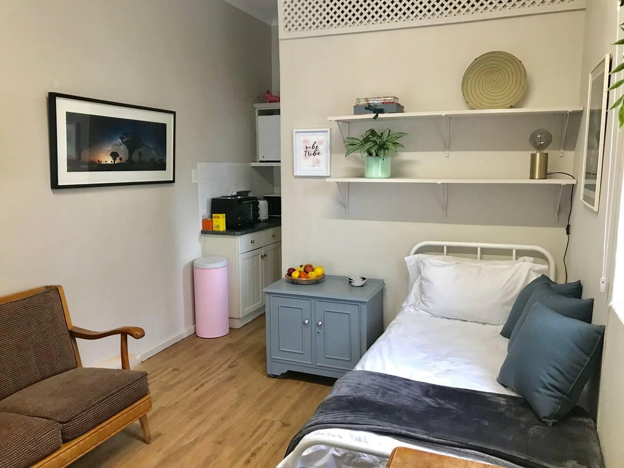0m² Charming Furnished Apartment for professional working female