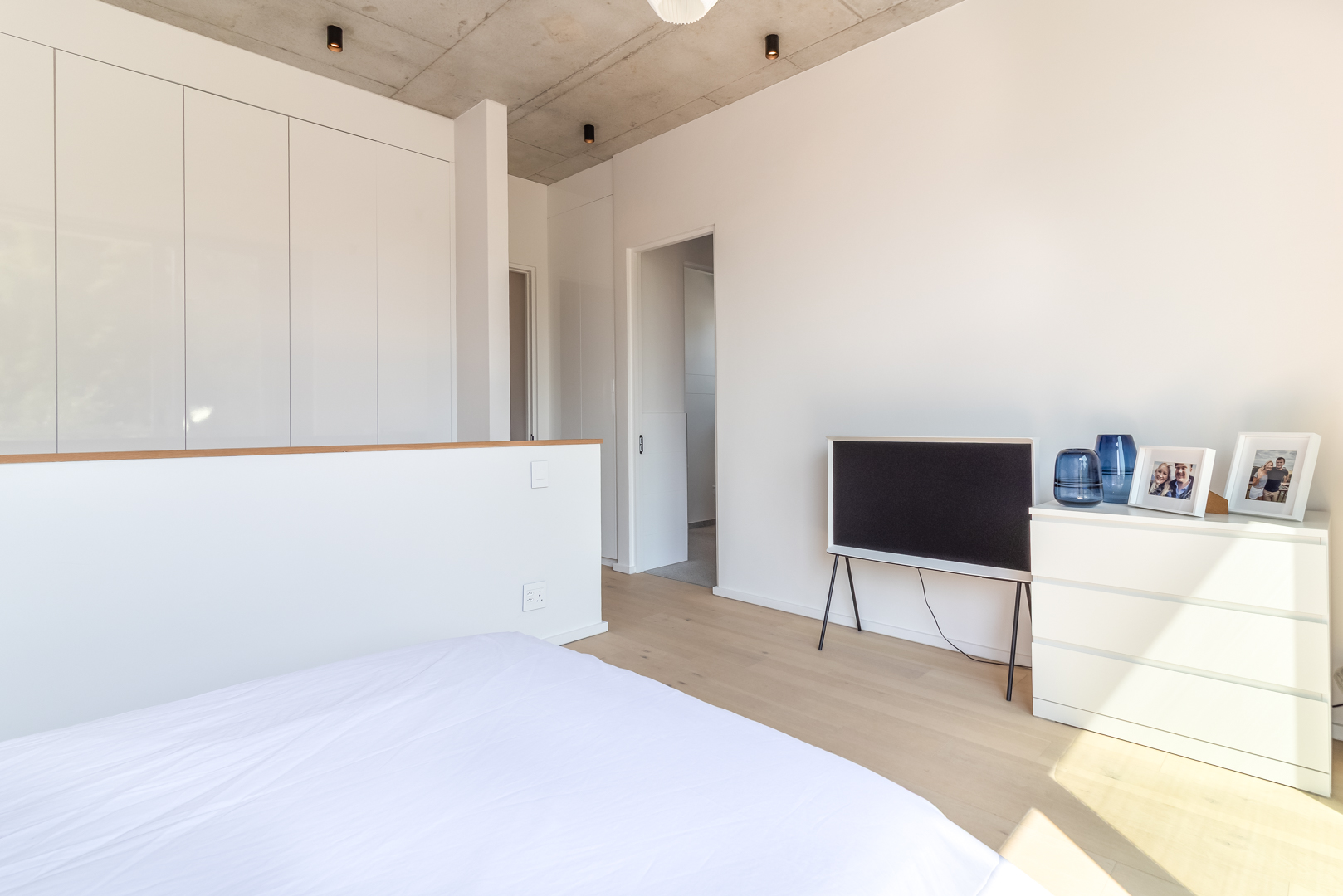 201m² A MASTERPIECE OF MODERN ELEGANCE , LUXURY & DESIGN
