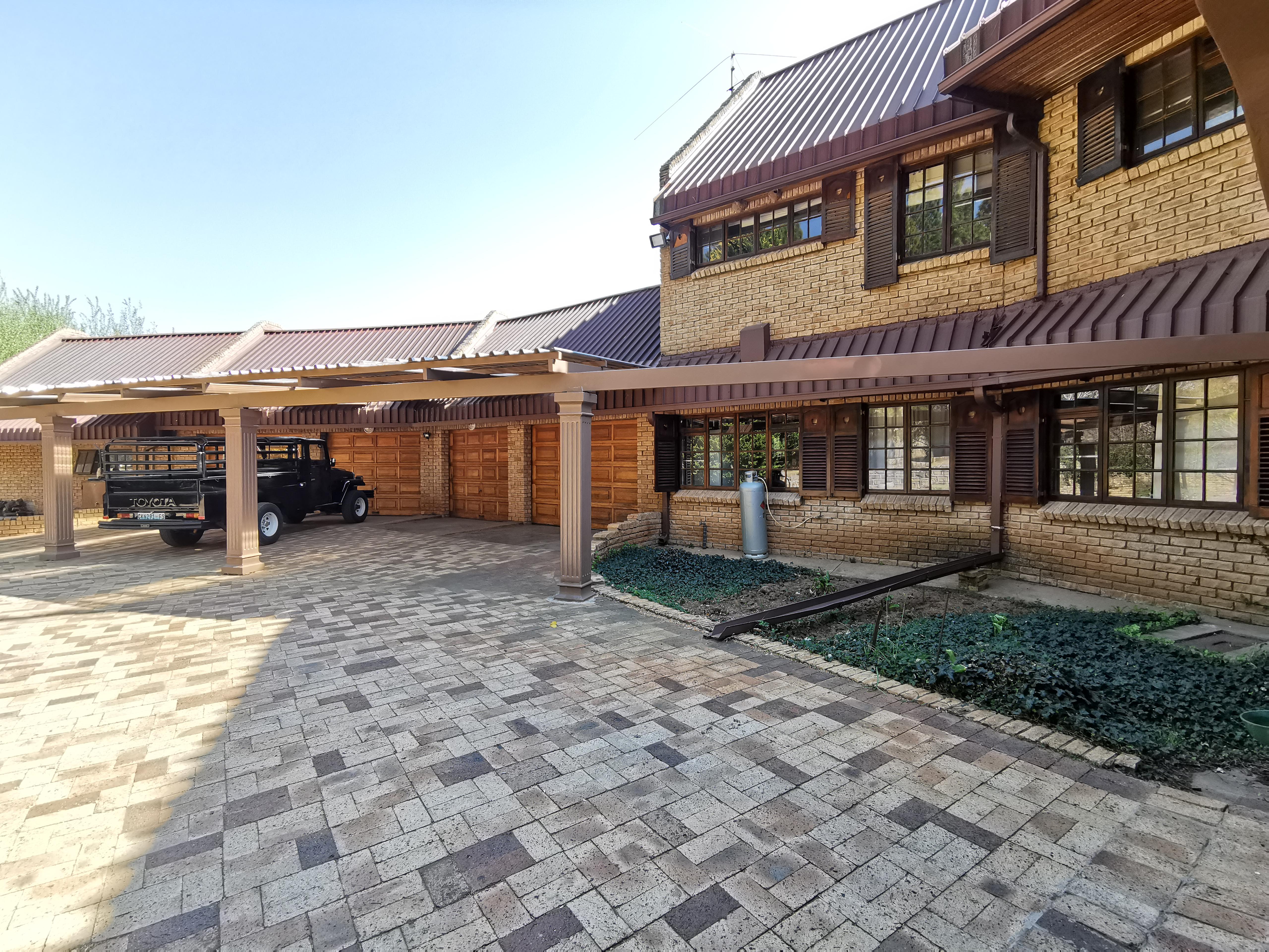 392m² EXCITING DIVERSE INCOME FARMING ACTIVITY IN TOURISM MECCA OF CLARENS, FREE STATE, SOUTH AFRICA