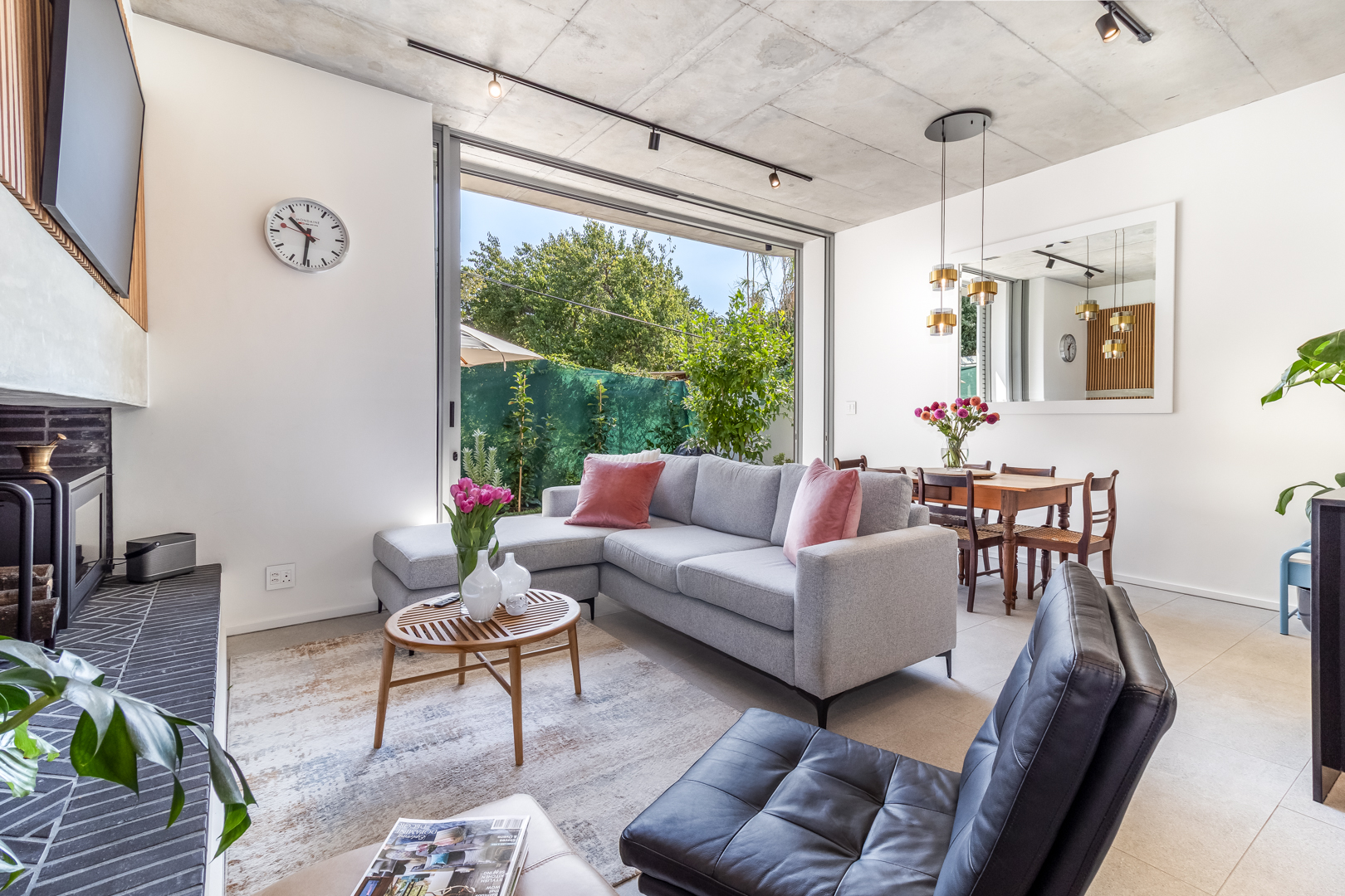 201m² A MASTERPIECE OF MODERN ELEGANCE , LUXURY & DESIGN