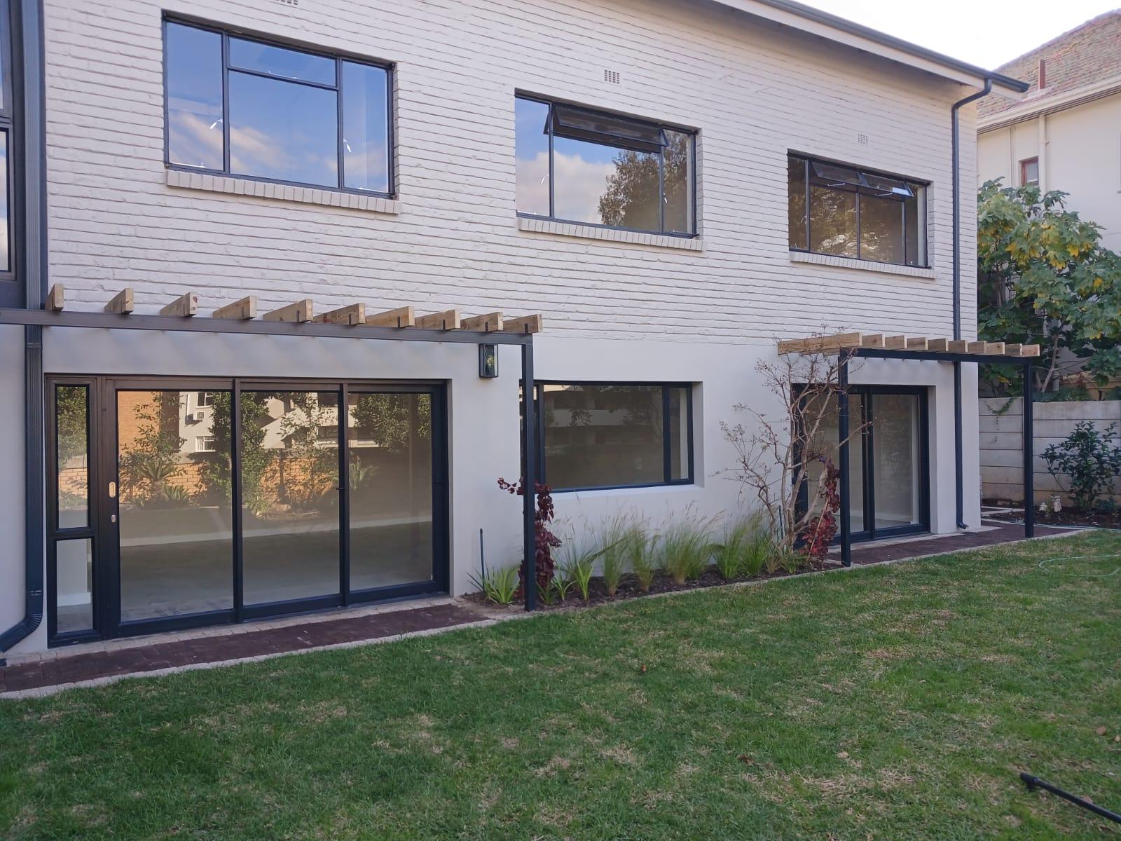 750m² Newly Renovated Double-Storey Family Home with Scenic Views – Sophisticated Living at Its Finest