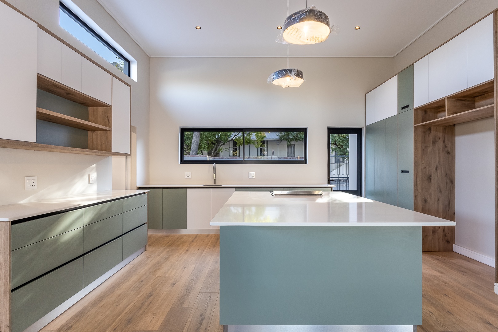 750m² Newly Renovated Double-Storey Family Home with Scenic Views – Sophisticated Living at Its Finest