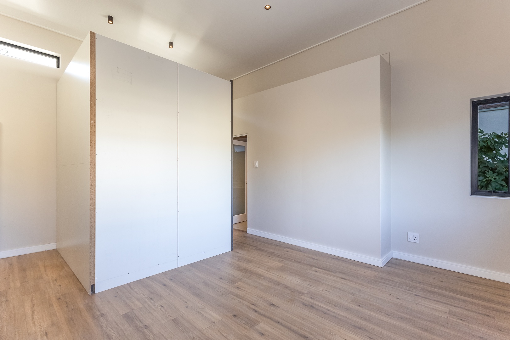 750m² Newly Renovated Double-Storey Family Home with Scenic Views – Sophisticated Living at Its Finest