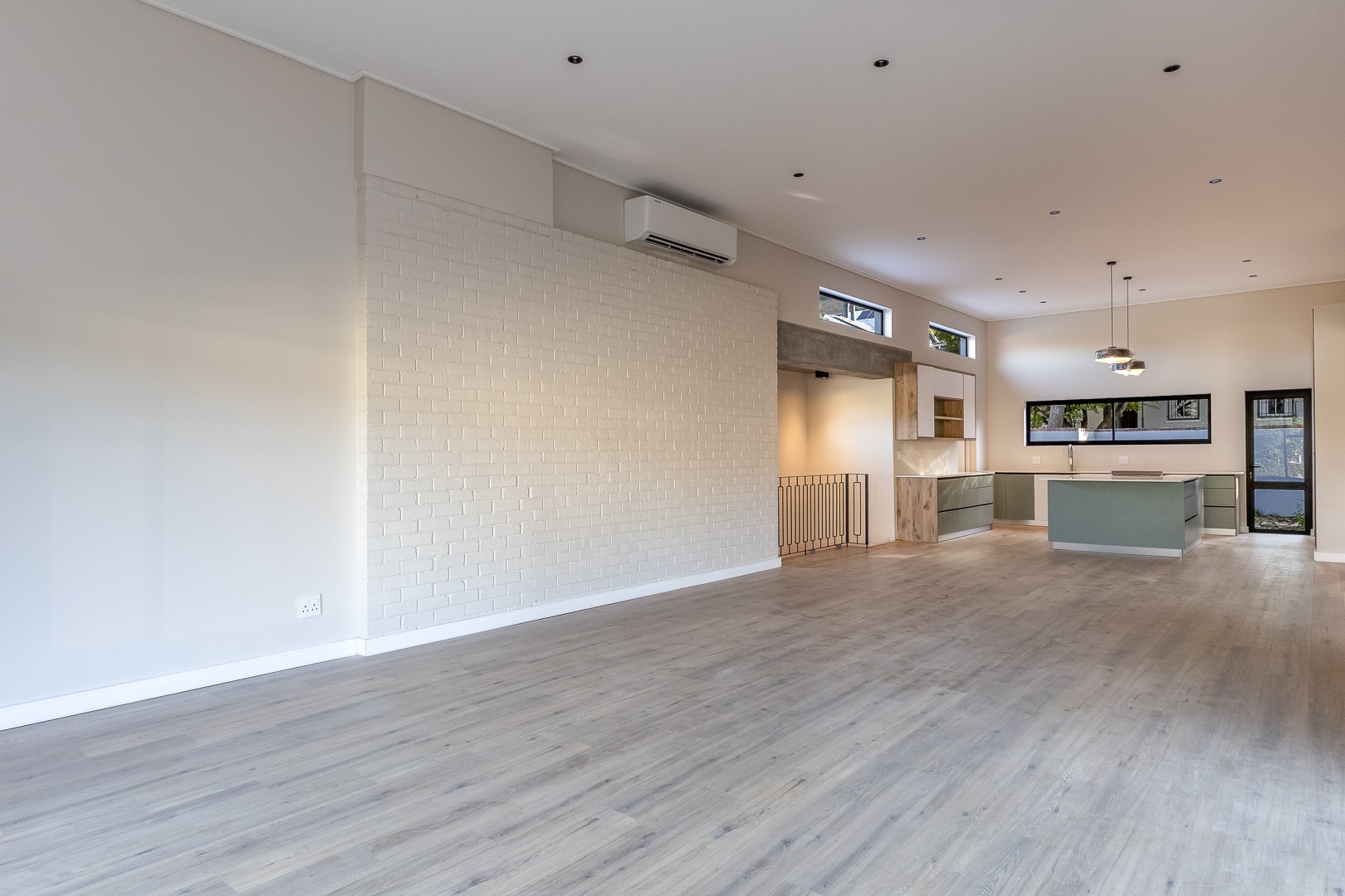 750m² Newly Renovated Double-Storey Family Home with Scenic Views – Sophisticated Living at Its Finest