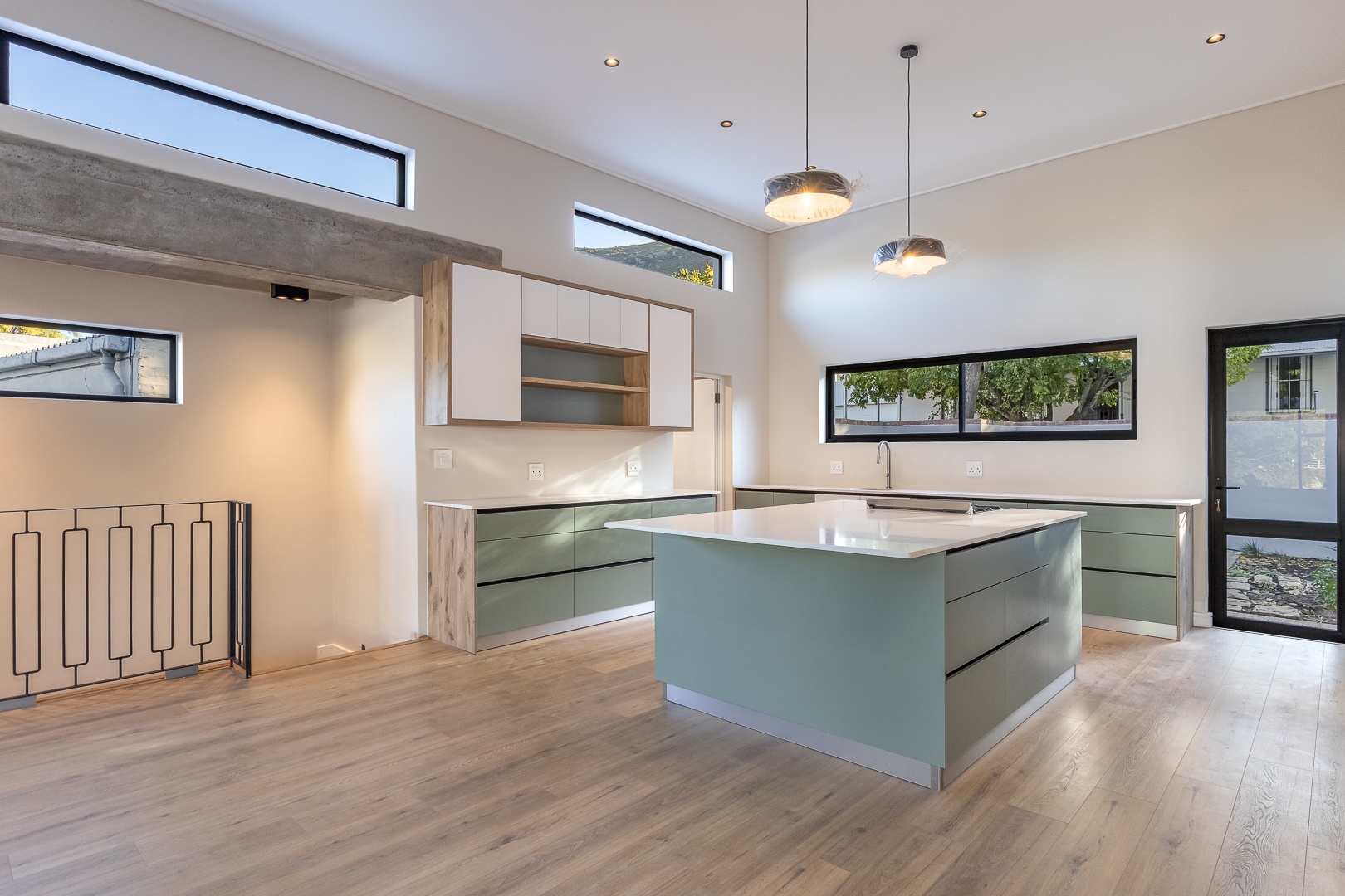 750m² Newly Renovated Double-Storey Family Home with Scenic Views – Sophisticated Living at Its Finest