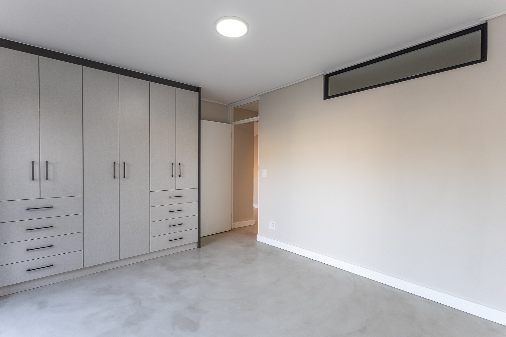 750m² Newly Renovated Double-Storey Family Home with Scenic Views – Sophisticated Living at Its Finest
