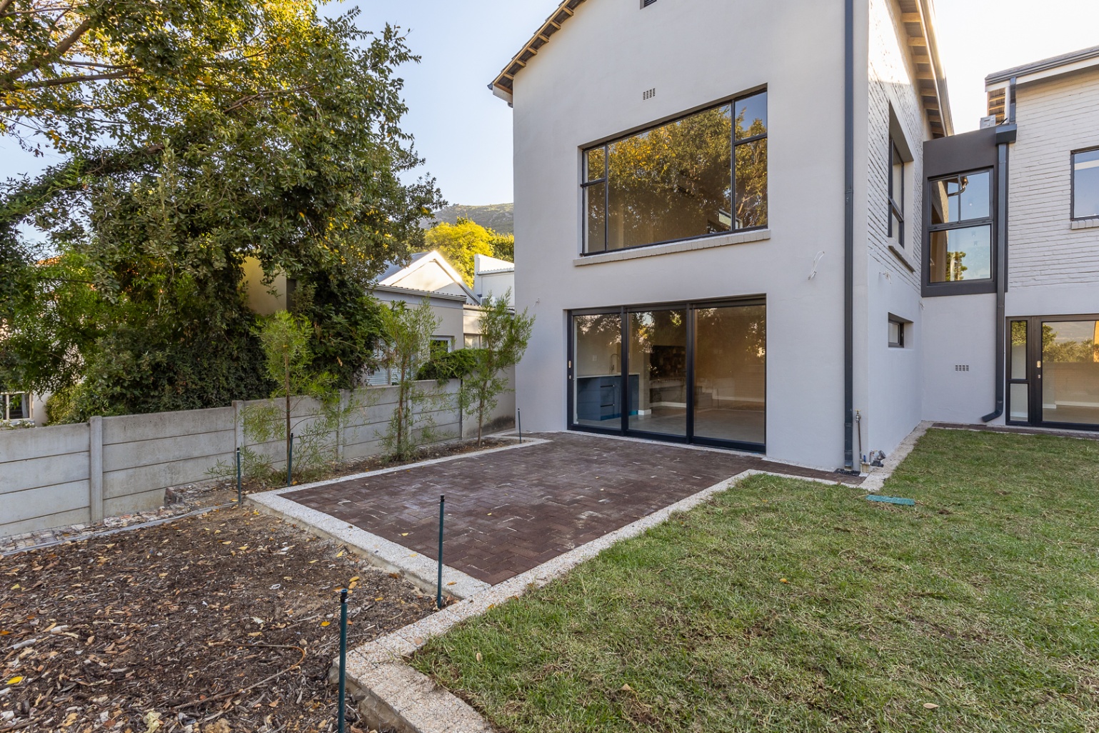 750m² Newly Renovated Double-Storey Family Home with Scenic Views – Sophisticated Living at Its Finest