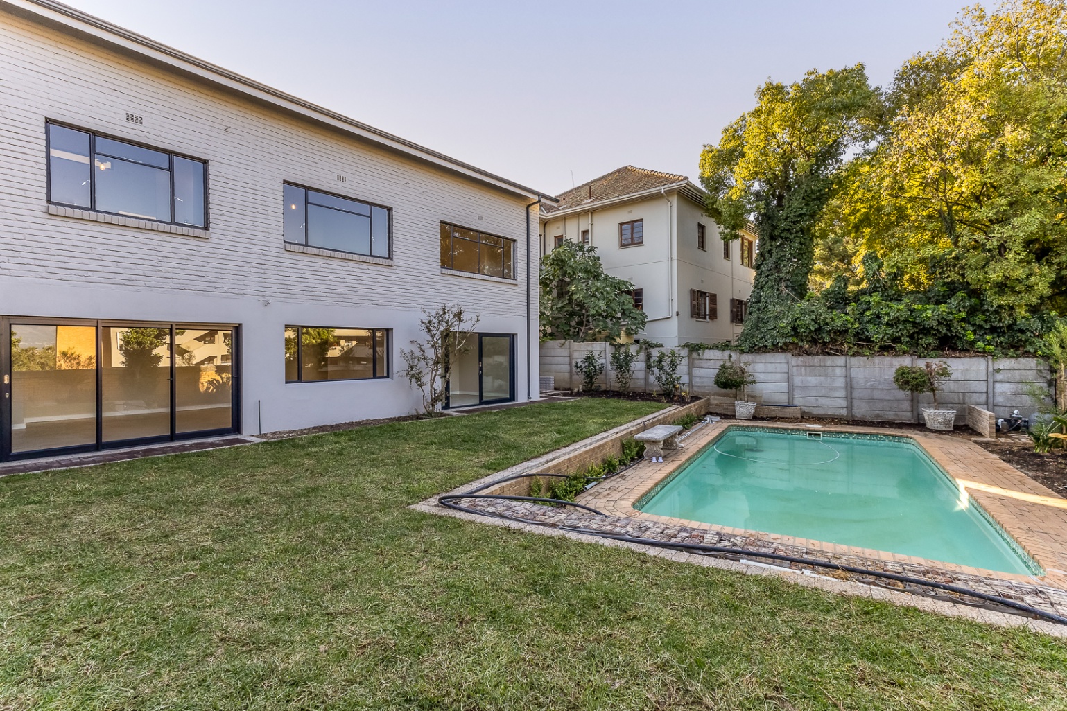 750m² Newly Renovated Double-Storey Family Home with Scenic Views – Sophisticated Living at Its Finest