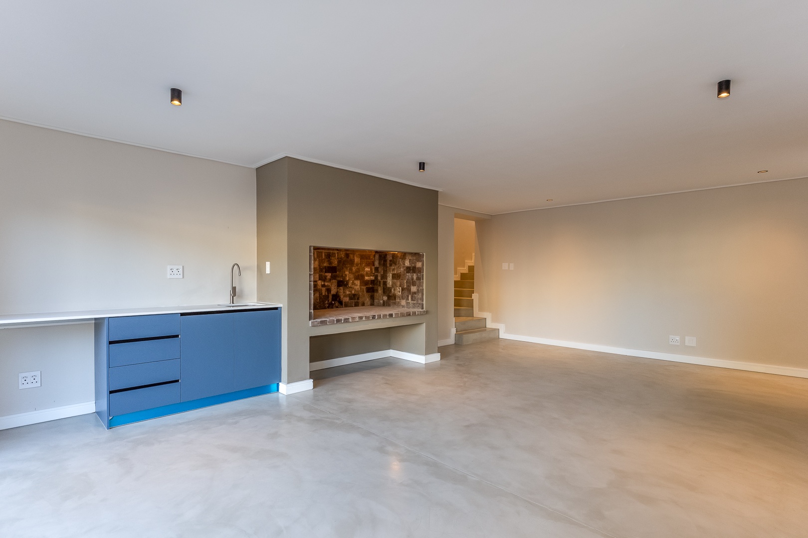 750m² Newly Renovated Double-Storey Family Home with Scenic Views – Sophisticated Living at Its Finest
