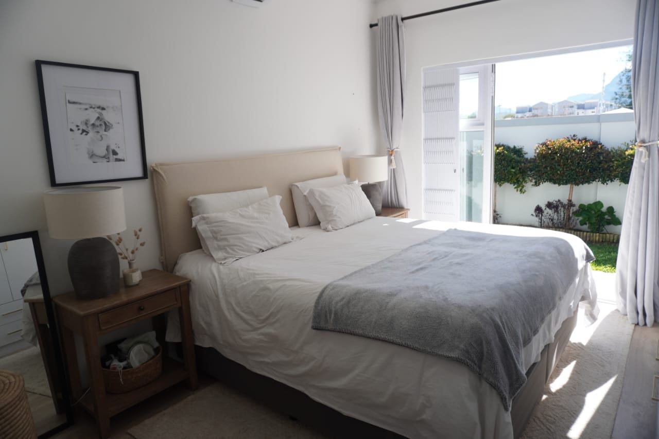 0m² Modern, light-filled 2-bedroom townhouse within a secure estate.
