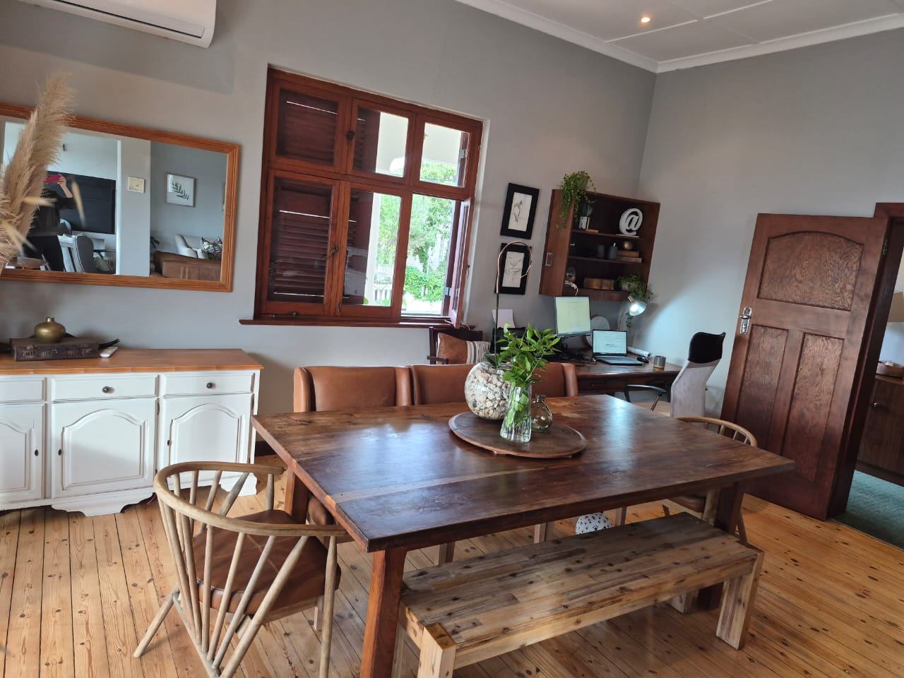 0m² We are excited to present this beautiful family home for rent in a highly sought-after location.
