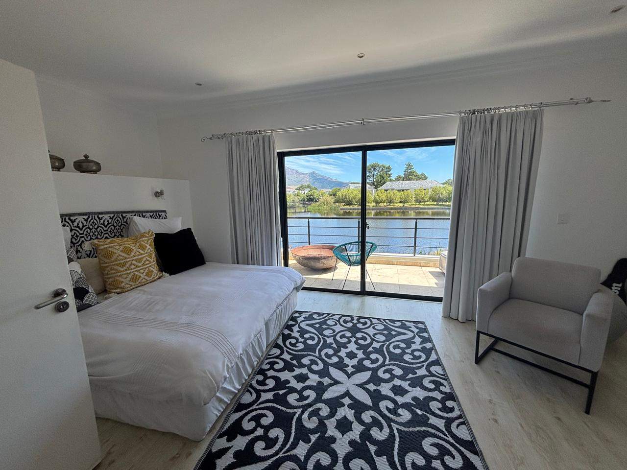 0m² 4-Bedroom Lodge | Pearl Valley