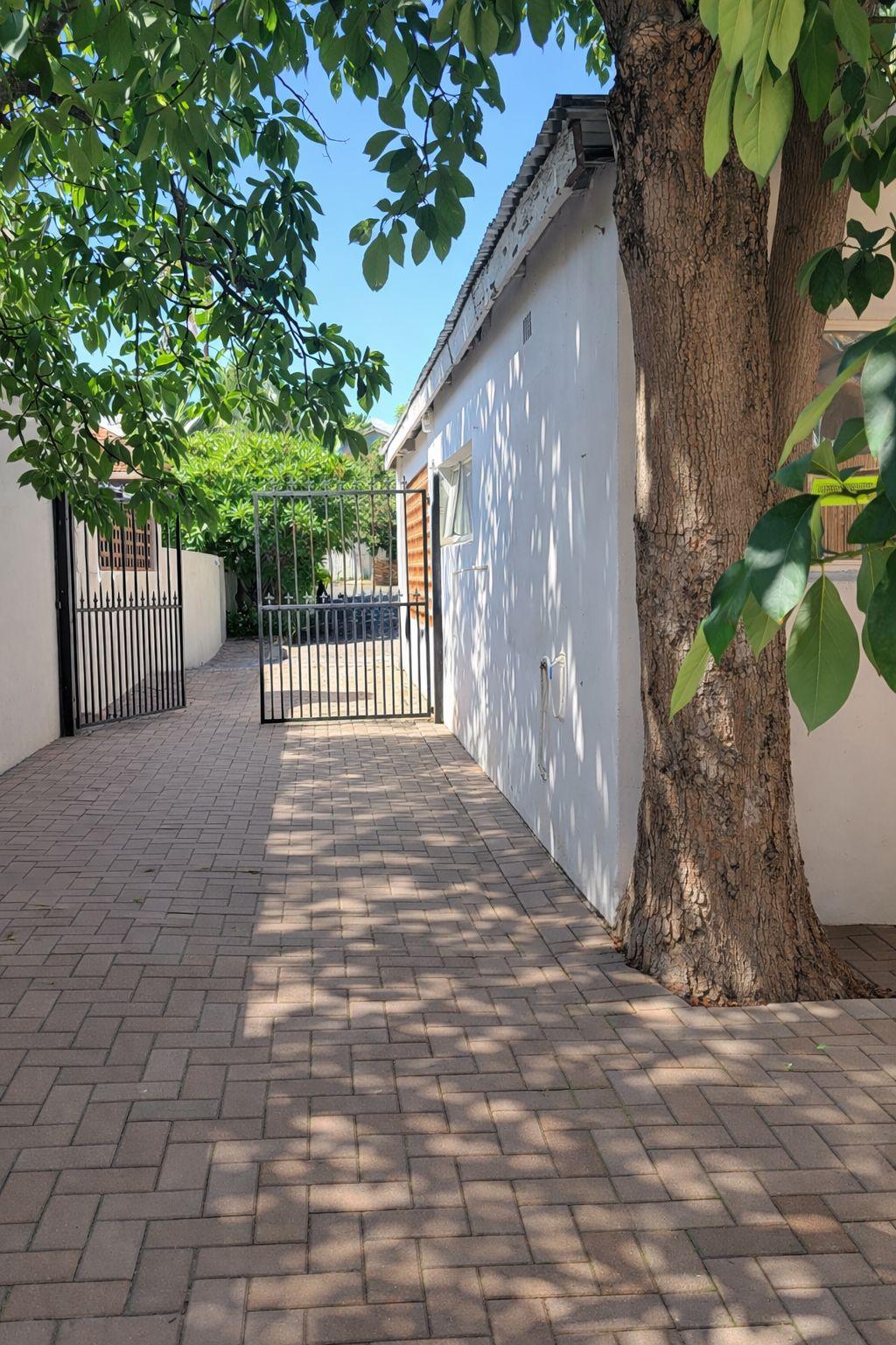 0m² Bachelor Garden Flat to Rent – Student or Young Professional
