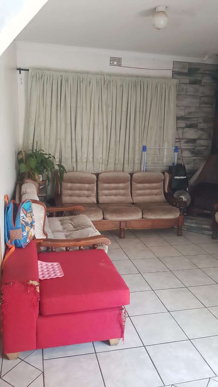 1027m² Spacious Dual-Living Property for Sale in Charleston Hill, Paarl