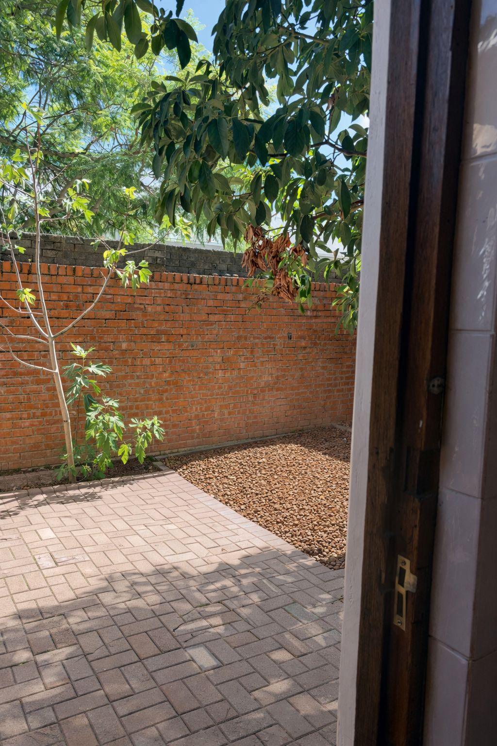 0m² Bachelor Garden Flat to Rent – Student or Young Professional