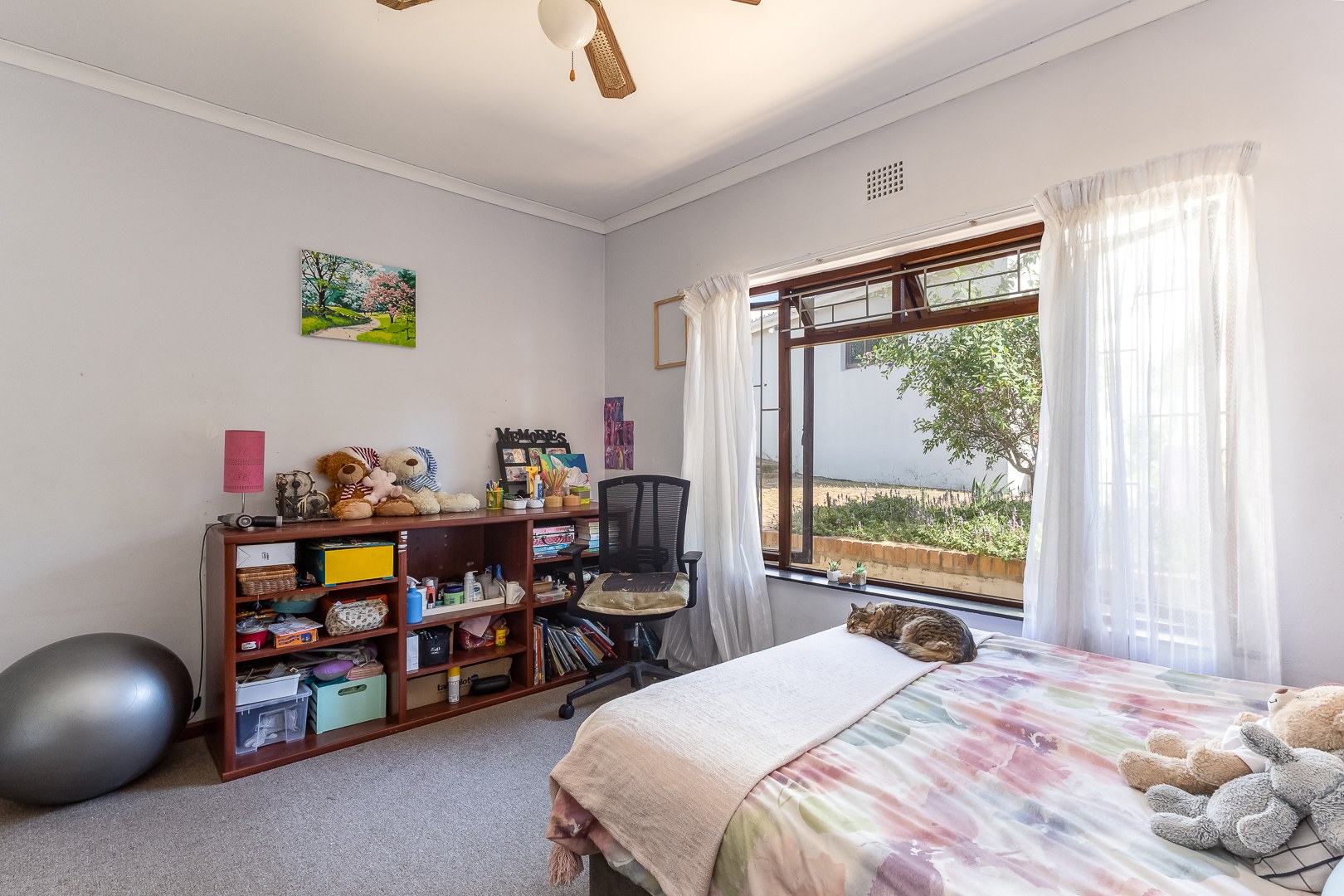 824m² Spacious Three-Bedroom Family Home with Mountain Views in Groenvlei