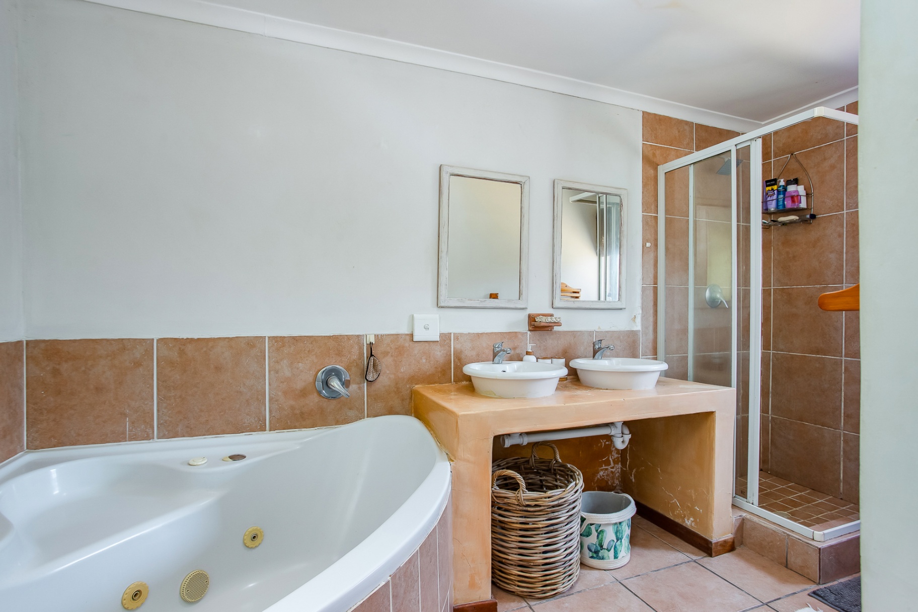 626m² Short-term rental - Property is For Sale
