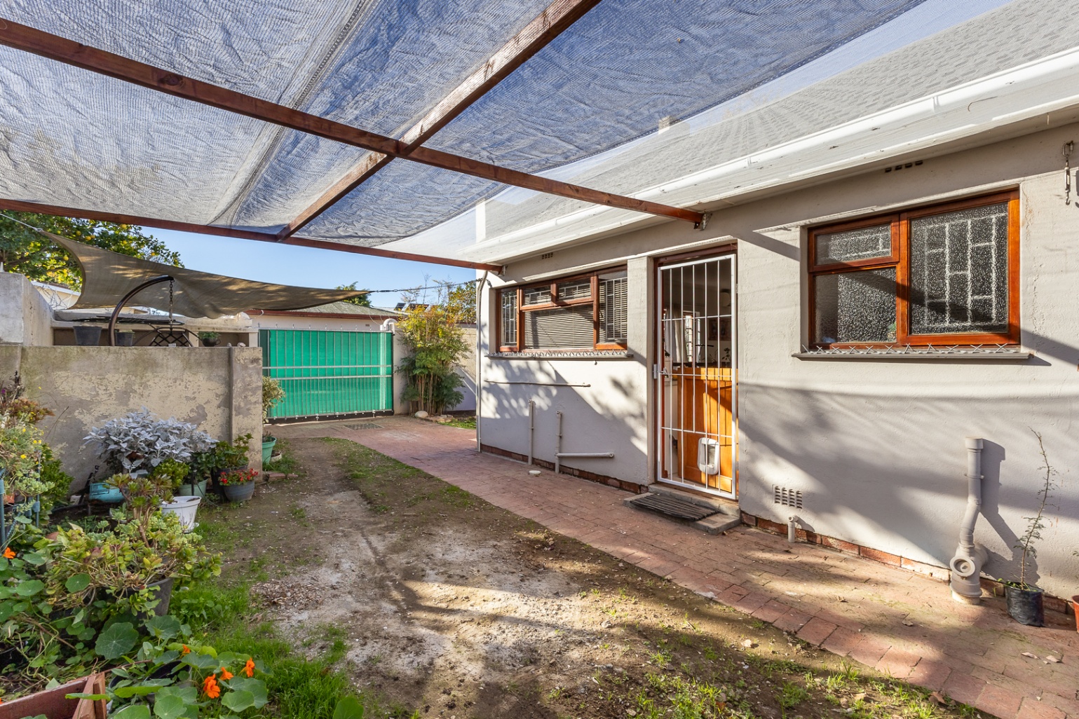 425m² Well-Located 3 Bedroom Corner Home in Paarl Central
