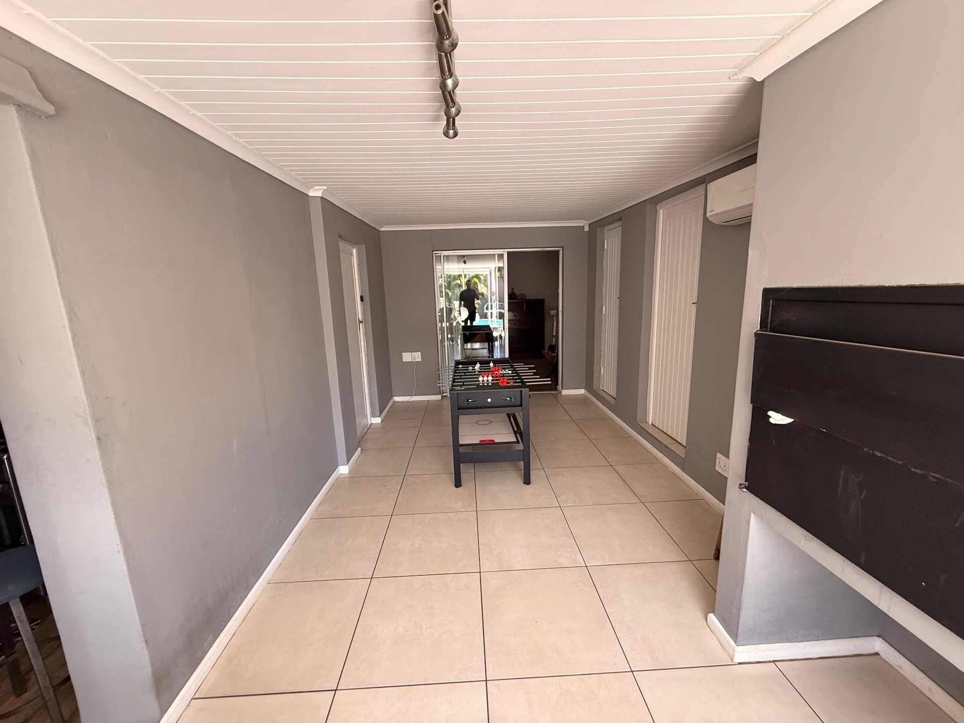 0m² Beautifully maintained and very spacious family home, perfectly located in one of Paarl's sought-after neighbourhoods.