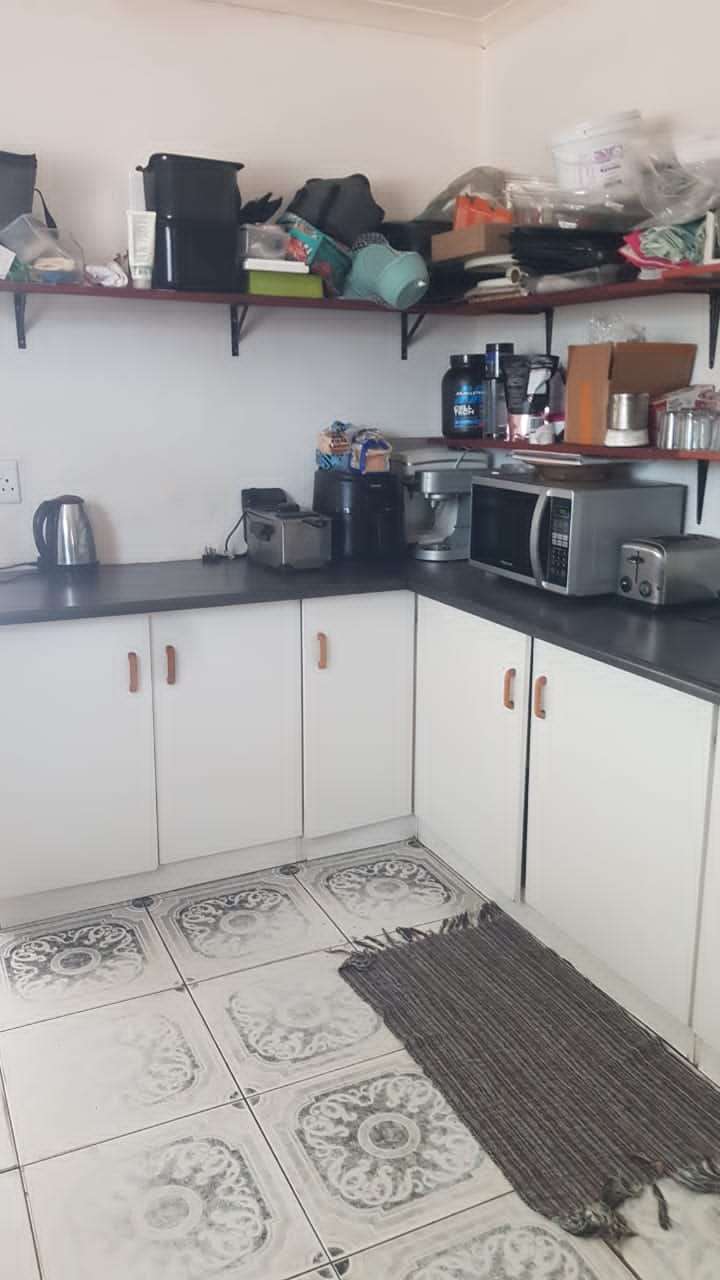 1027m² Spacious Dual-Living Property for Sale in Charleston Hill, Paarl