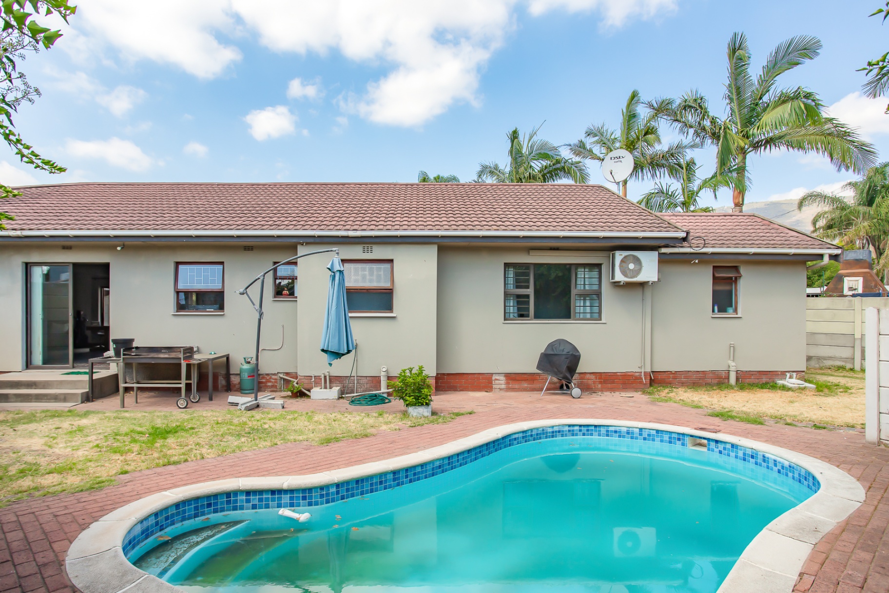 626m² Short-term rental - Property is For Sale