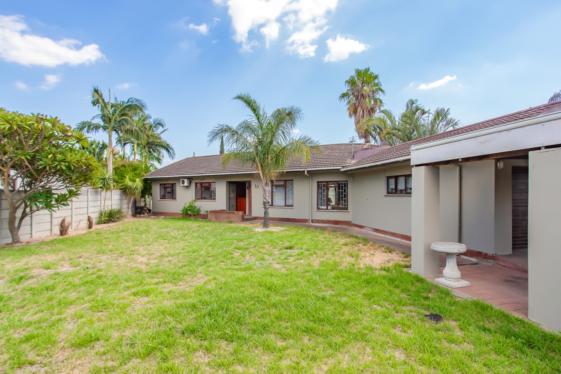 626m² Short-term rental - Property is For Sale