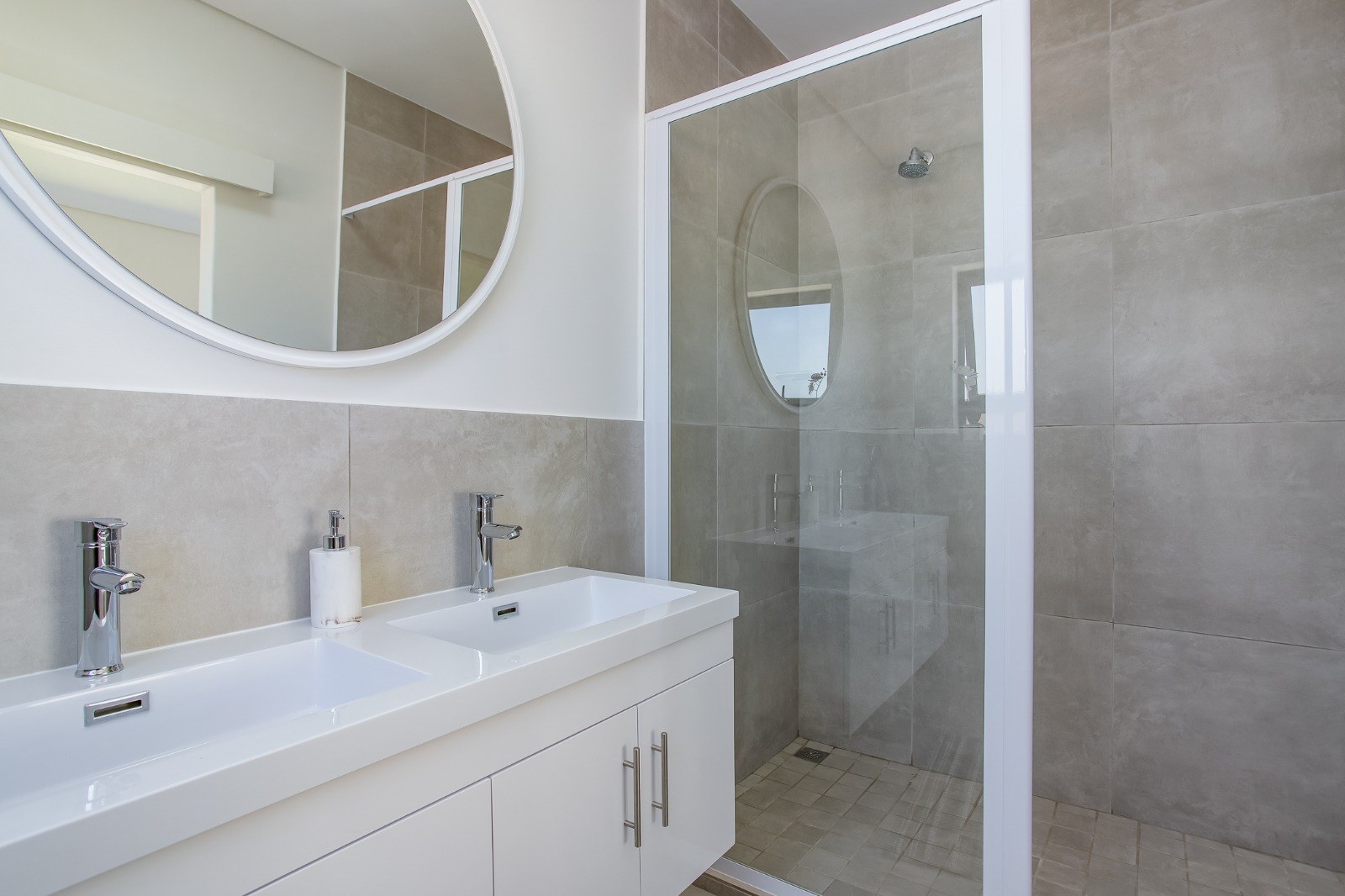 0m² Brand-New Modern Townhouse to Rent in Honeydew Country Estate